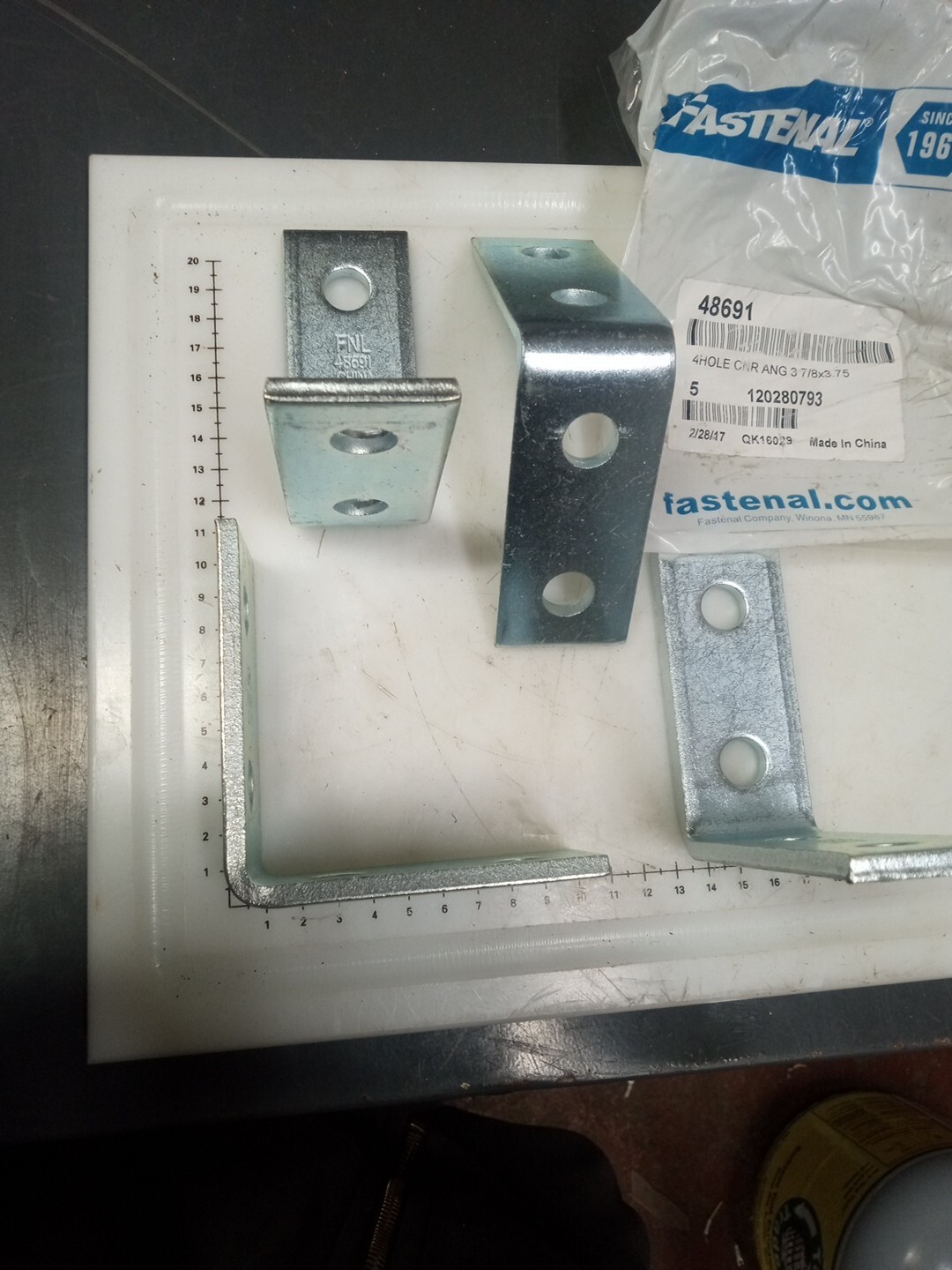 Fastenal 48691 4-Hole Corner Angle Brace 90° Zinc Plated 7/8″ x 3.75 (4- Pack)