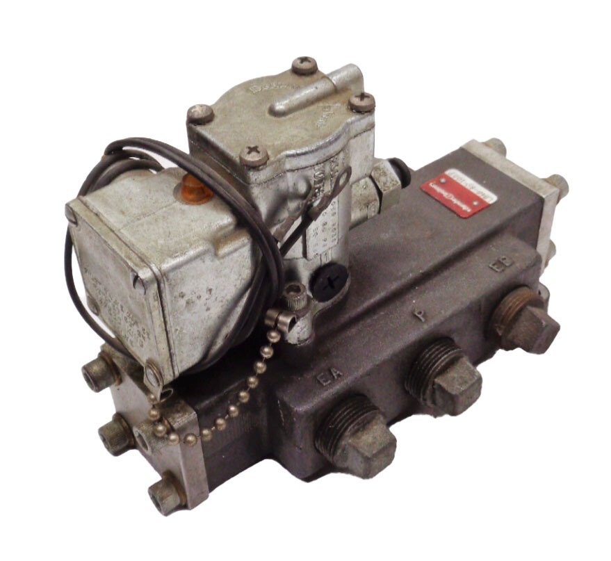 SCHRADER BELLOWS L645-69-102 VALVE W/ BELLOWS VALVAIR K065 9035 PILOT VALVE