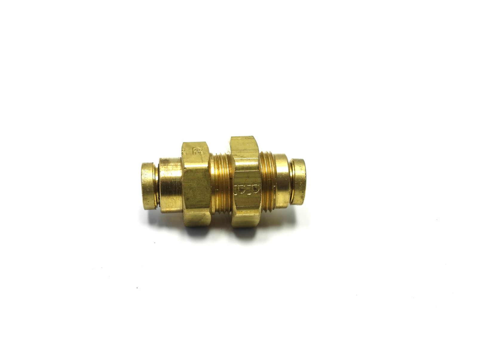 Parker 62PTCBH-4 1/4″ Bulkhead Unions Air Brake D.O.T. Brass Push-to-connect Fit