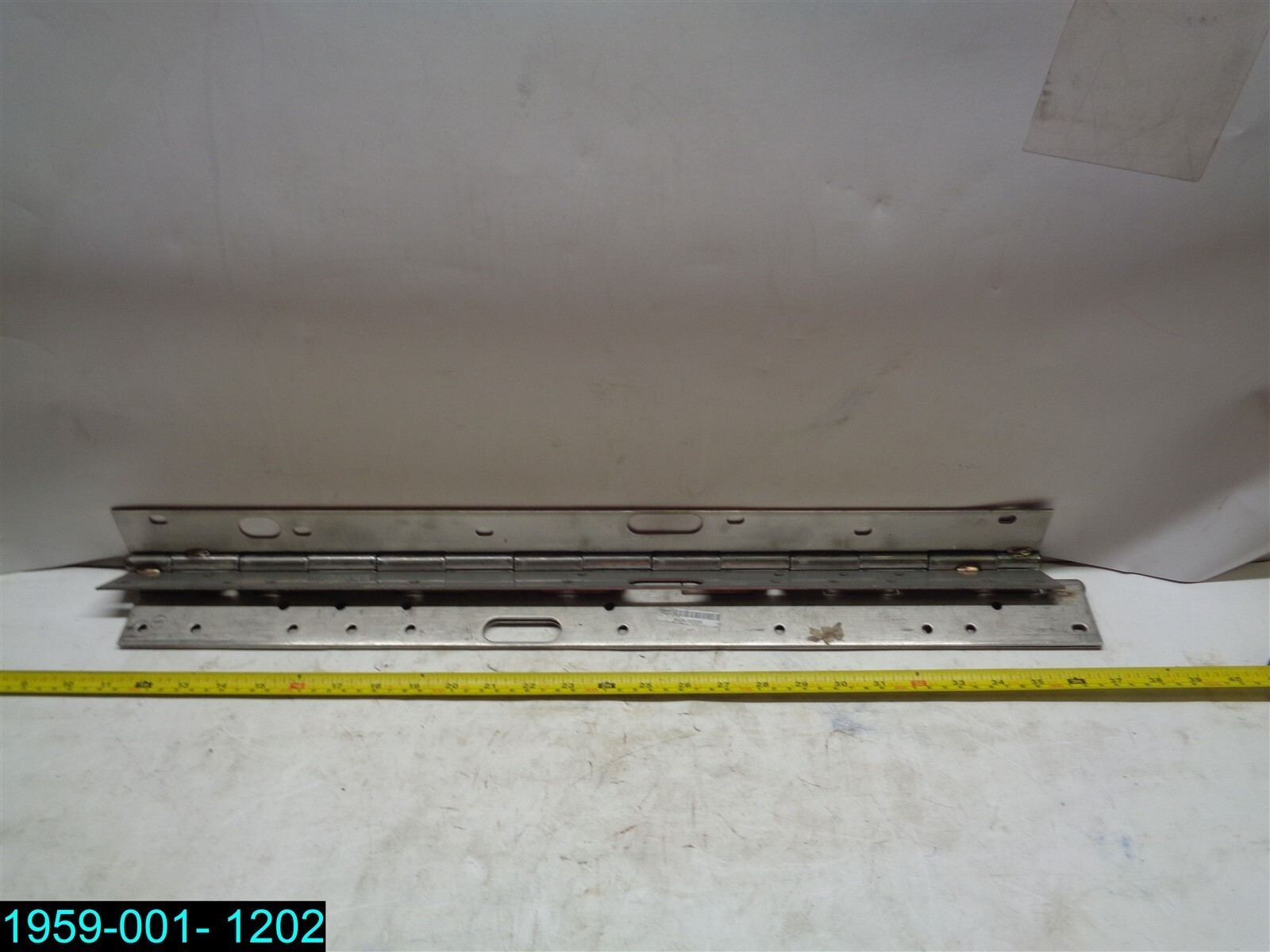 QTY=2: 26-1/2″ X 4-1/2″ PACCAR R48-1032R Cab Door Hinge RH