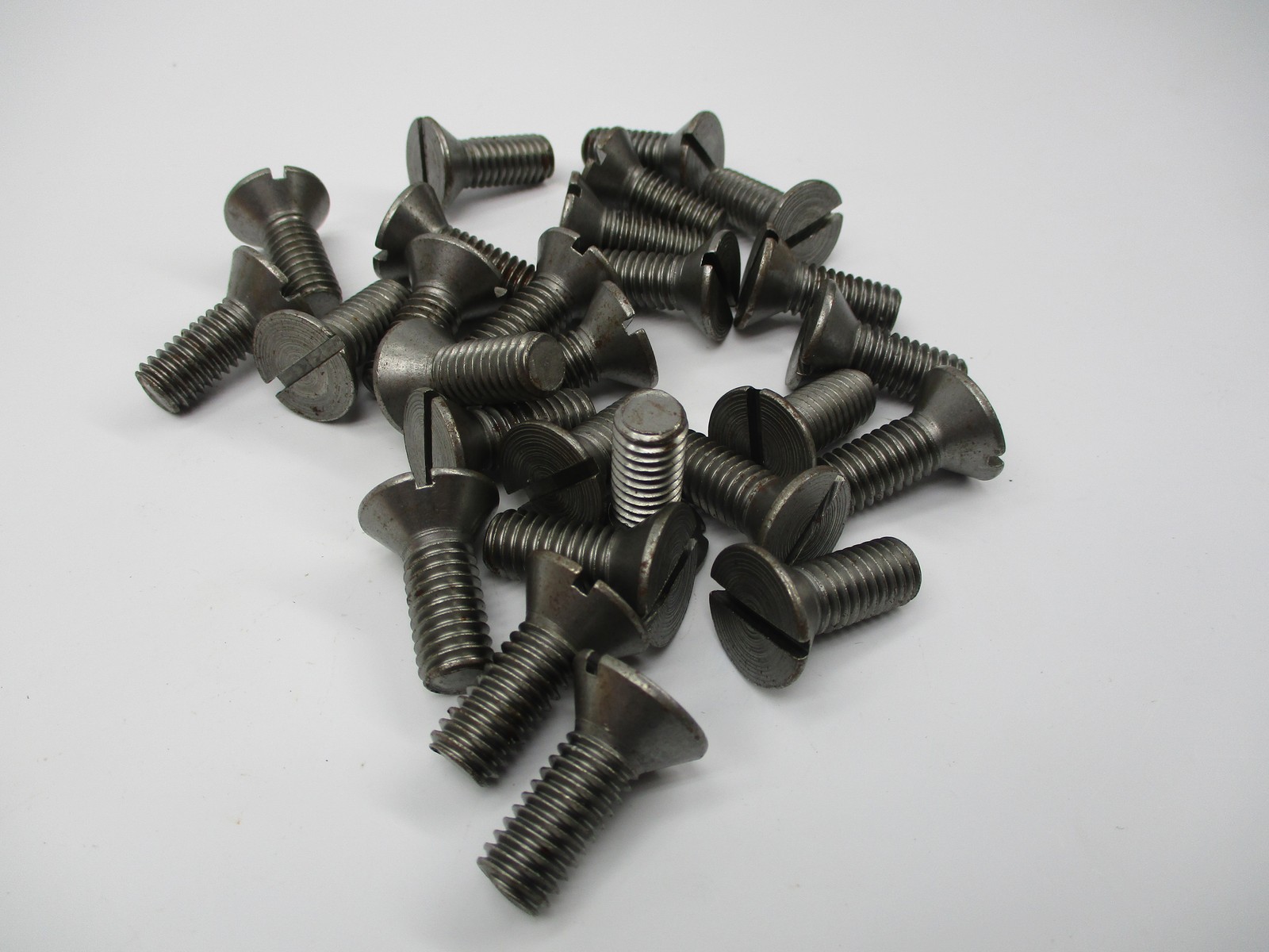 INDUSTRIAL SPARE 3/8IN 16UNC-2A X 1IN SCREW LOT OF 26 NSNP