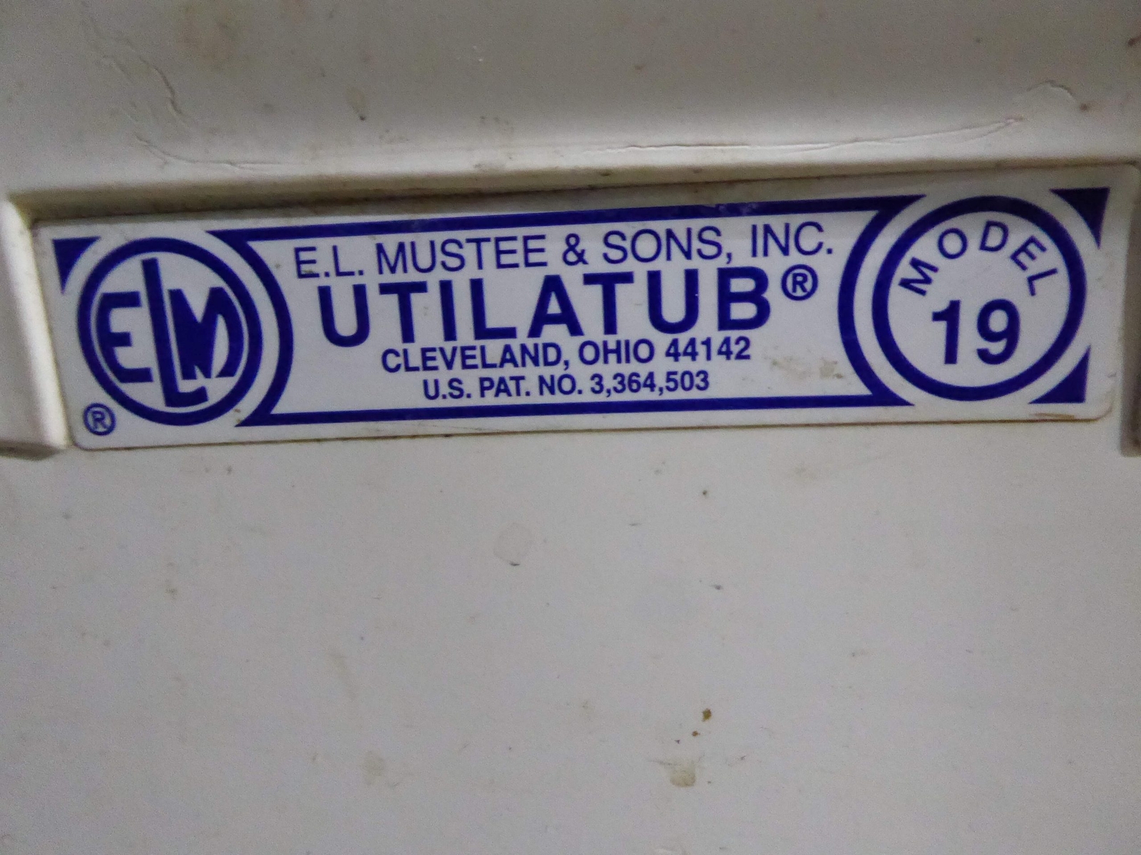 E.L. Mustee 16 Gallon Capacity Sink M3957
