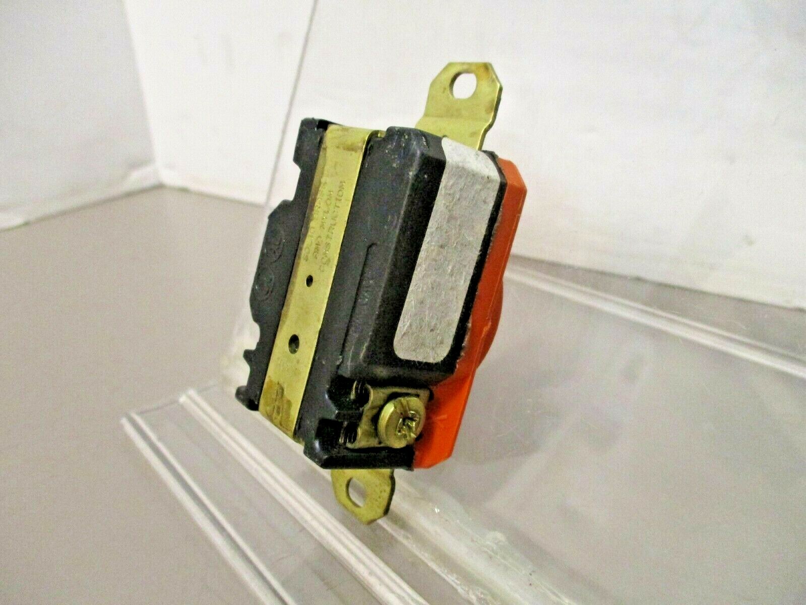 WC596/94-1 Twist-Lock Receptacle 20A 125V 2-Pole 3-Wire Grounded Orange