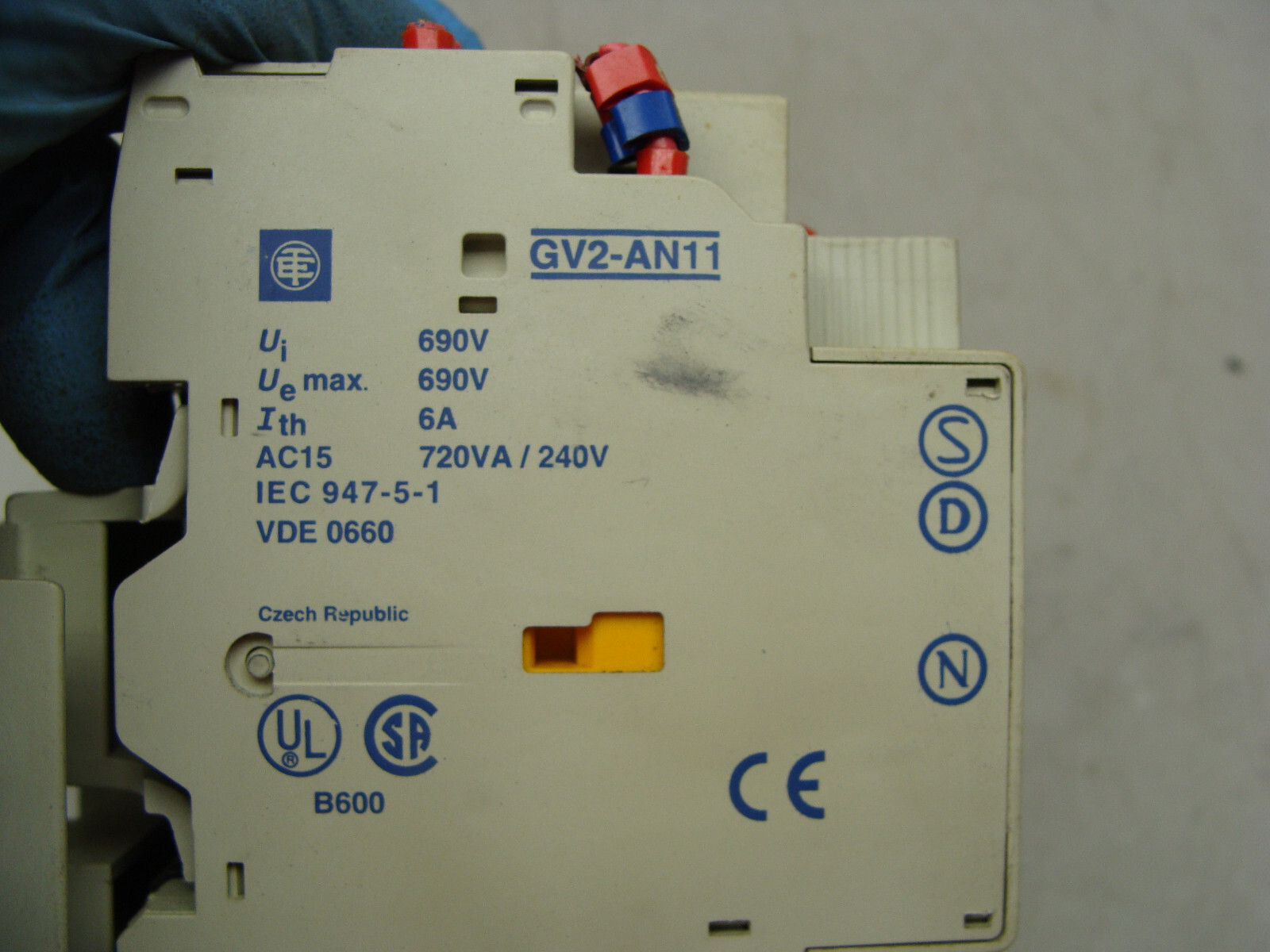 LOT OF 2 TELEMECANIQUE CIRCUIT BREAKER GV2-RS07 W/AUX CONTACTS LC1D0910 GV2-AN11