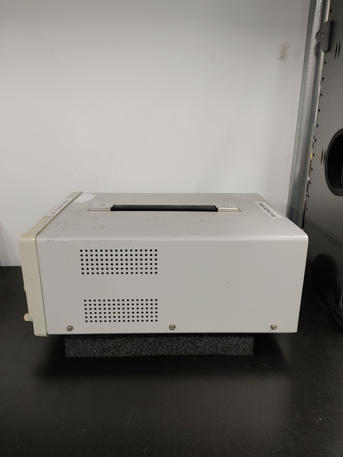 GW INSTEK GPC-3030D Dual Tracking with 5V Fixed Laboratory DC Power Supply