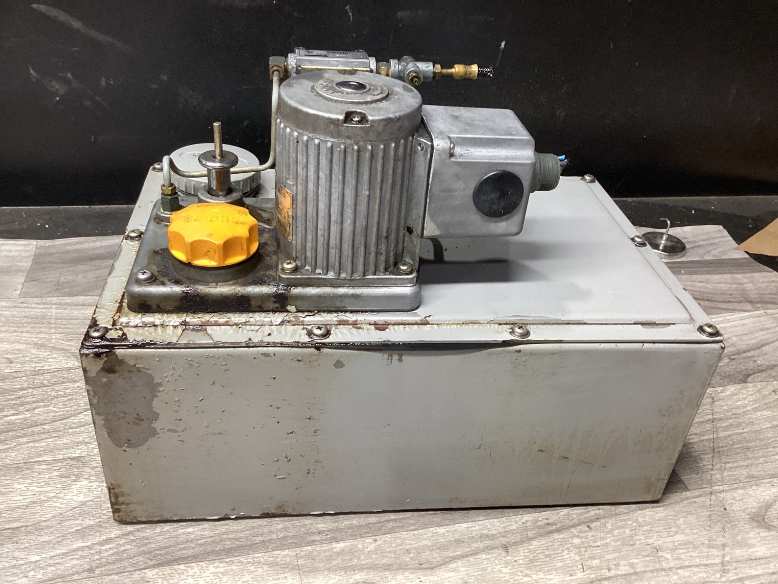 SHOWA YMAS-3 OIL LUBE LUBRICATION SYSTEM TANK 12 TANK VOLUME #110D45PR5