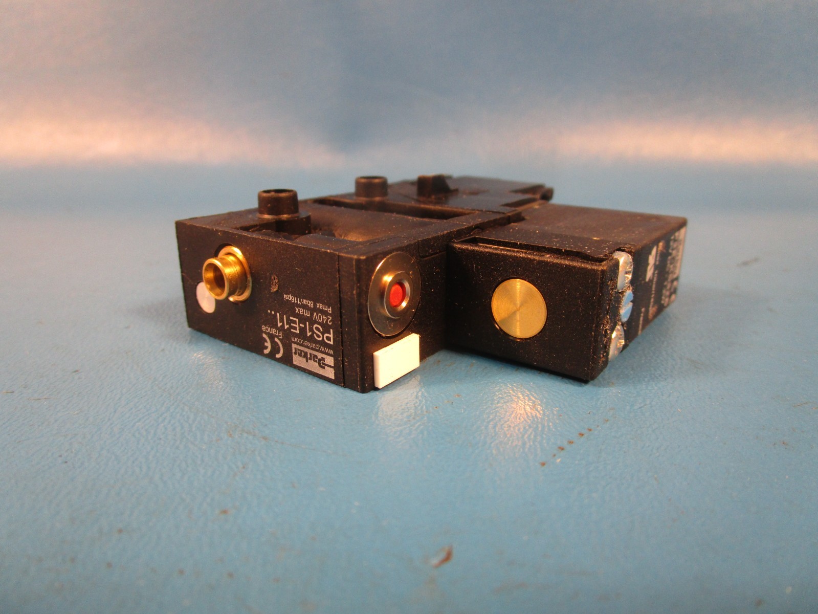 Parker PS1E21102J, VALVE, ELECTRO-PNEUMATIC INTERFACE, 3/2, 5/32″ NNP, 12 VDC