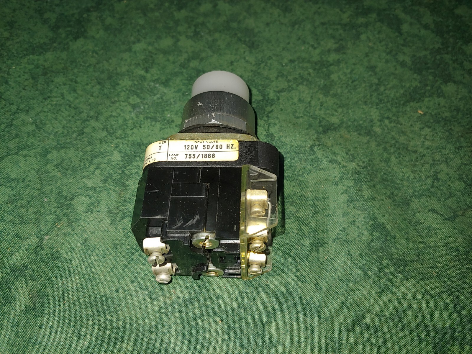 Allen-Bradley Cat# 800T-PT16 White Illuminated Push to Test Buttons (28454-A8)