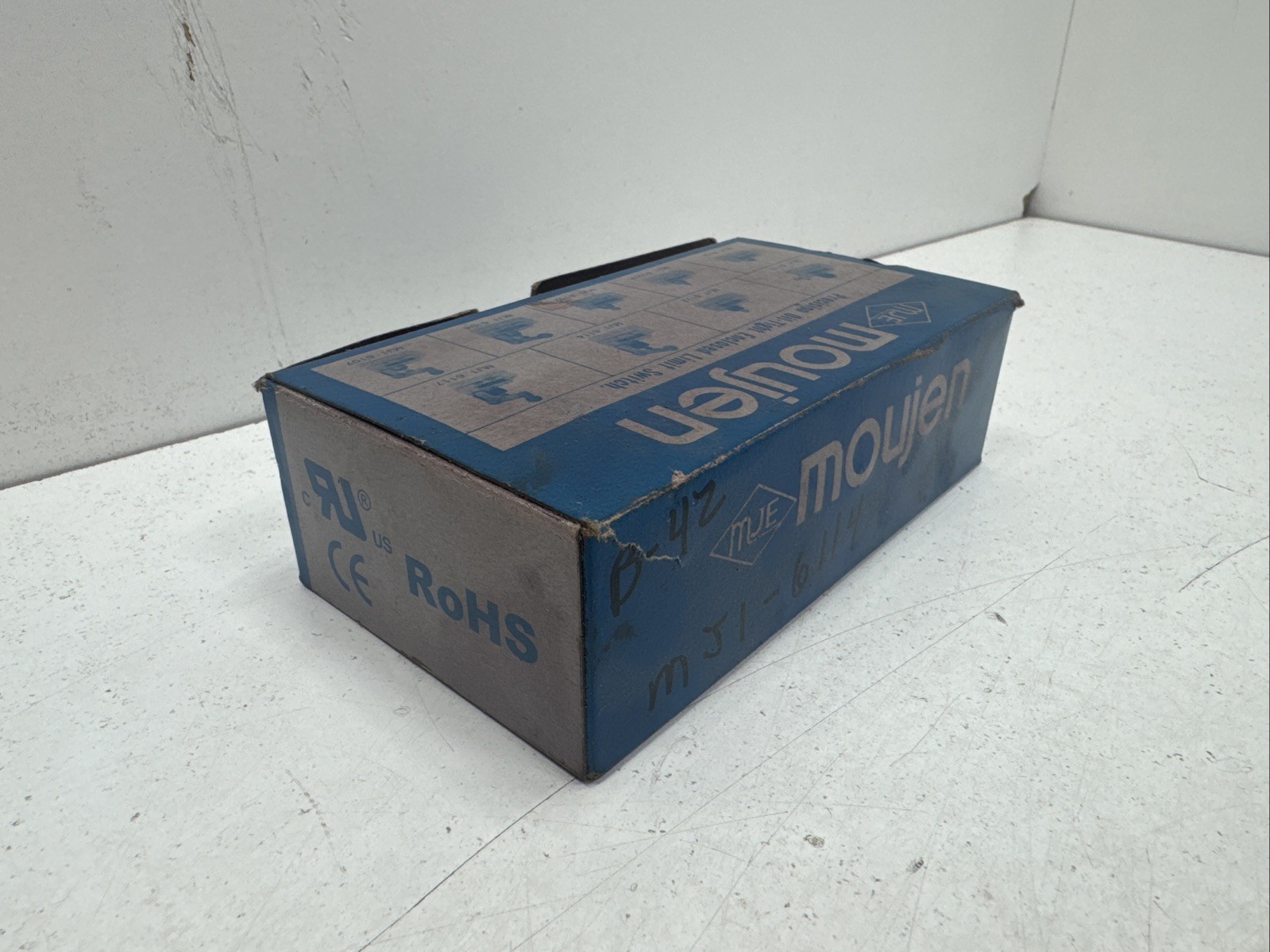 (Qty.2) Moujen MJ1-6114 Precision Oil-Tight Enclosed Limit Switches 15A 250V AC