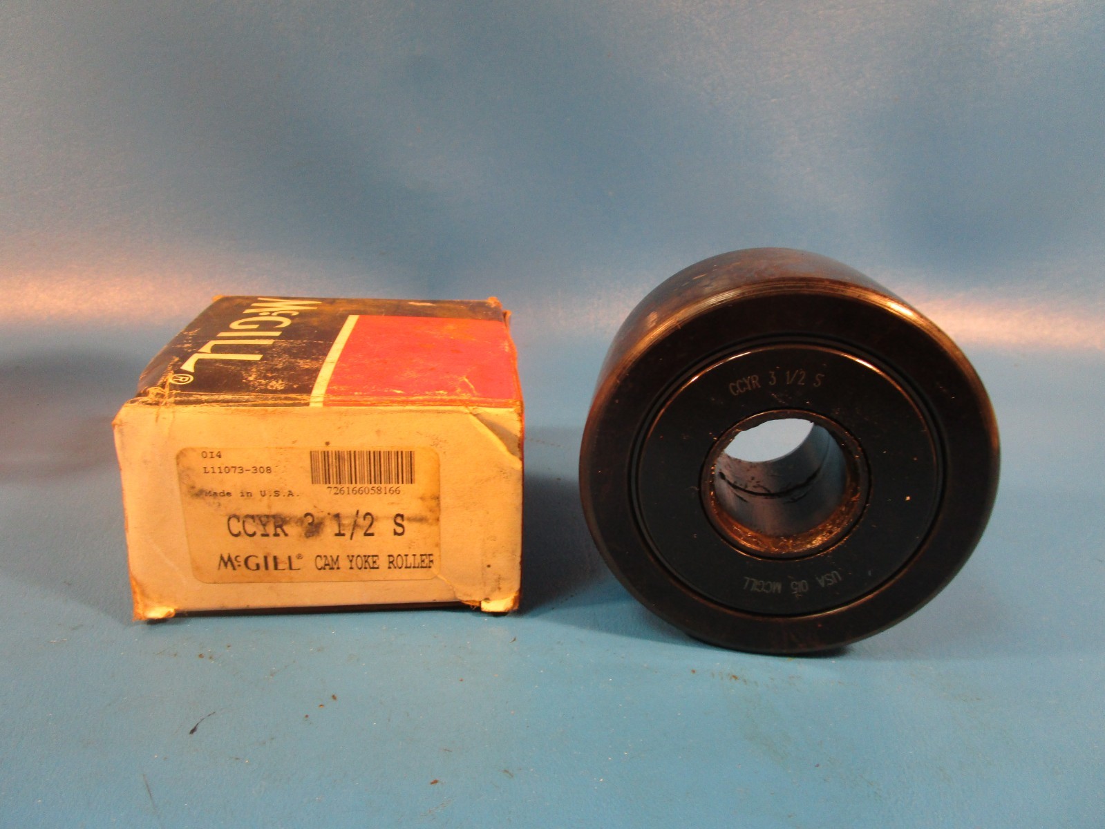 McGill CCYR 3 ½ S, Flat Yoke Roller, 3.5″ Roller Diameter, 1.125″ Bore, 2″ WD