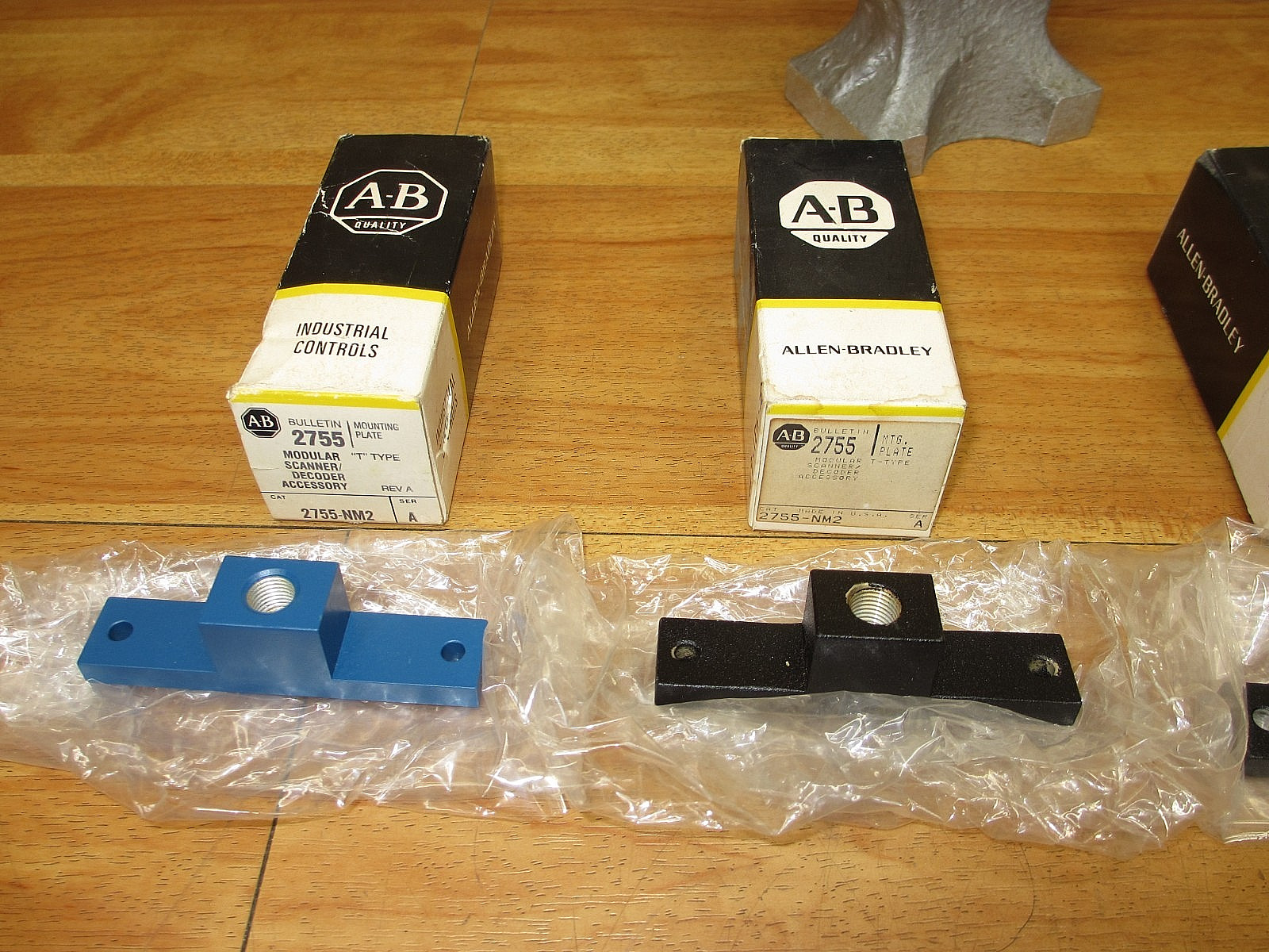 Allen Bradley 2755-NM2 (LOT OF 4) *NEW* Mounting Plate