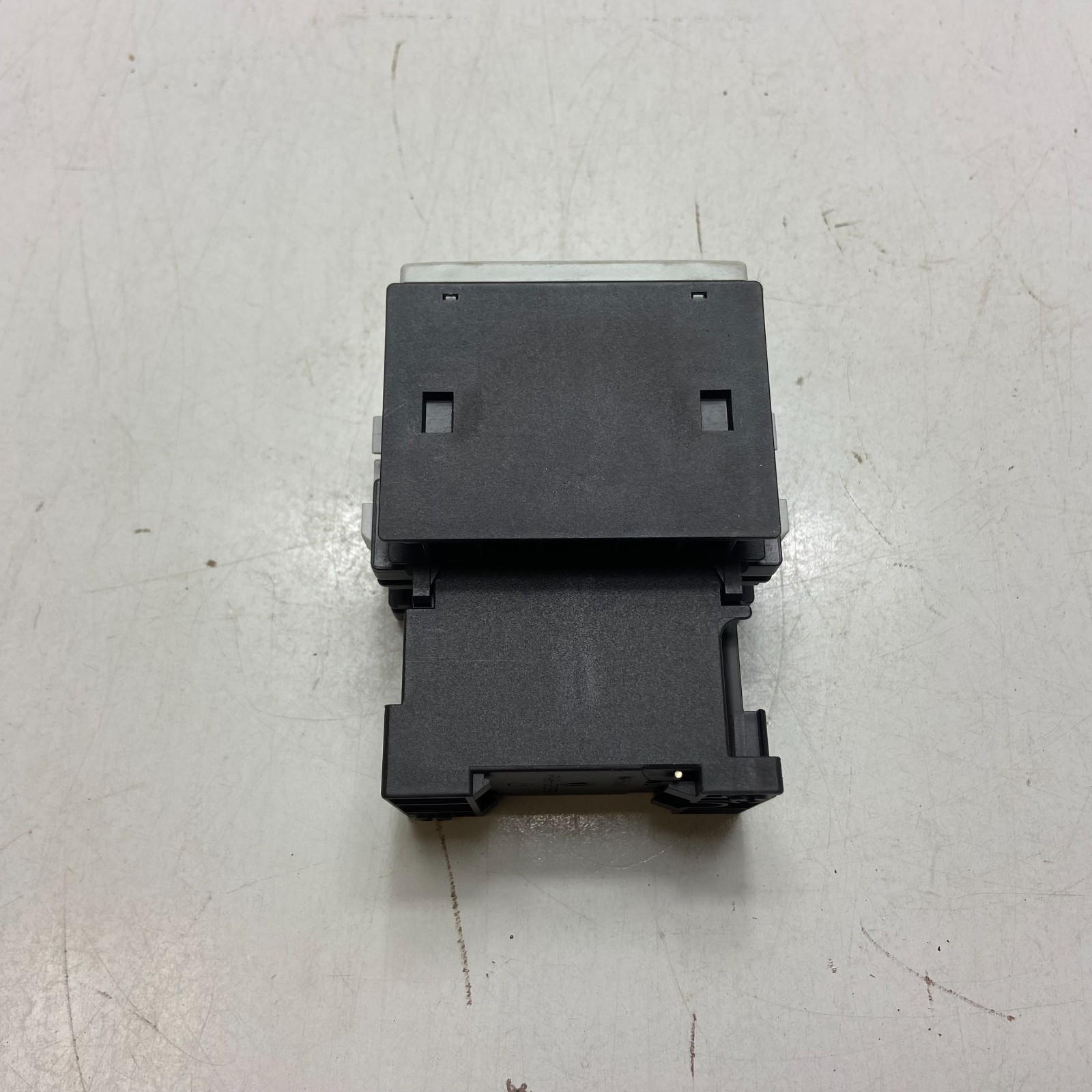 SIEMENS 3RT1526-1BF40 CONTACTOR AC3 2NO-2NC 3PH 4-POLE 25A 600V