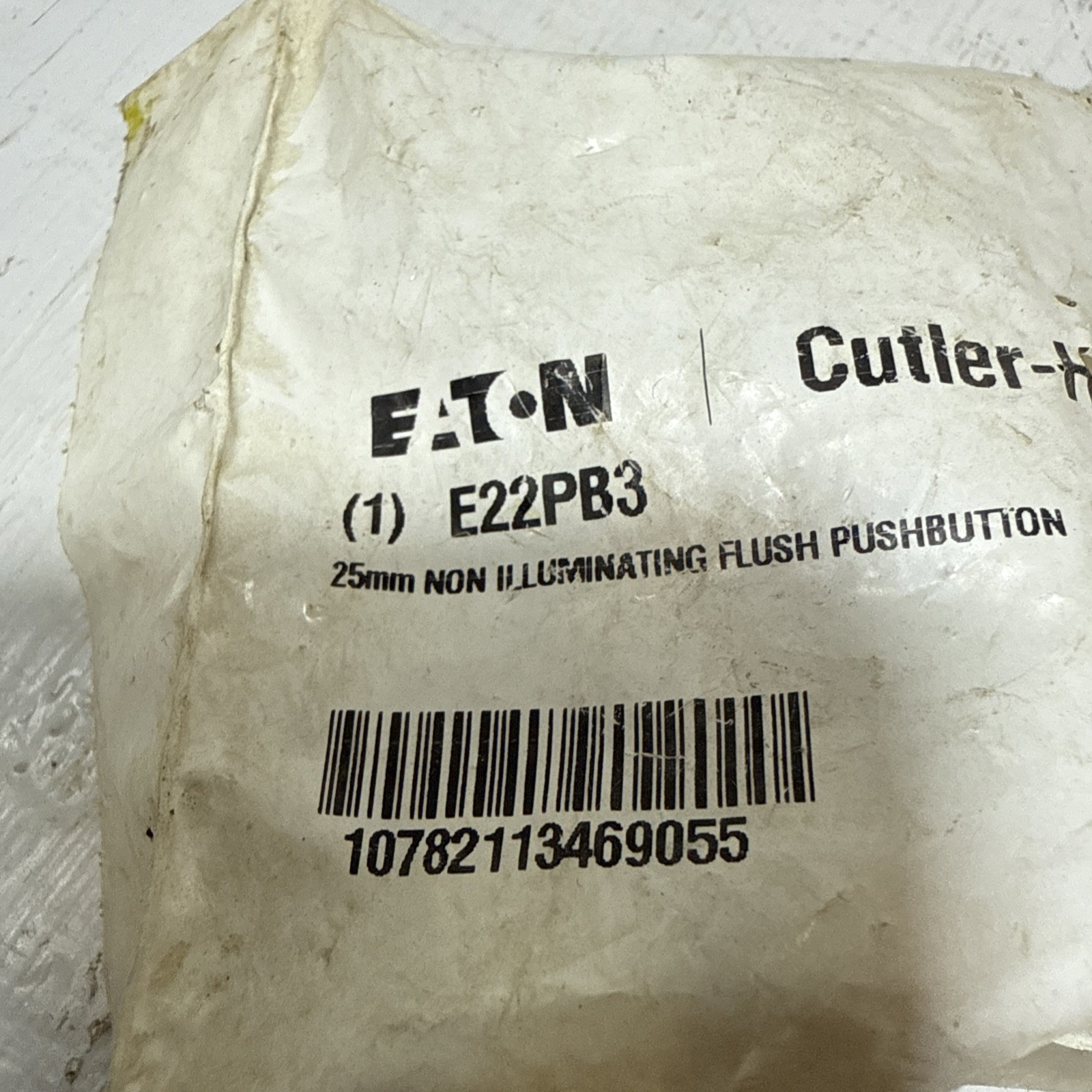NEW Eaton E22PB3 Cutler Hammer Non-Illum. Flush Pushbutton 25mm Ser A1 C-H NIB
