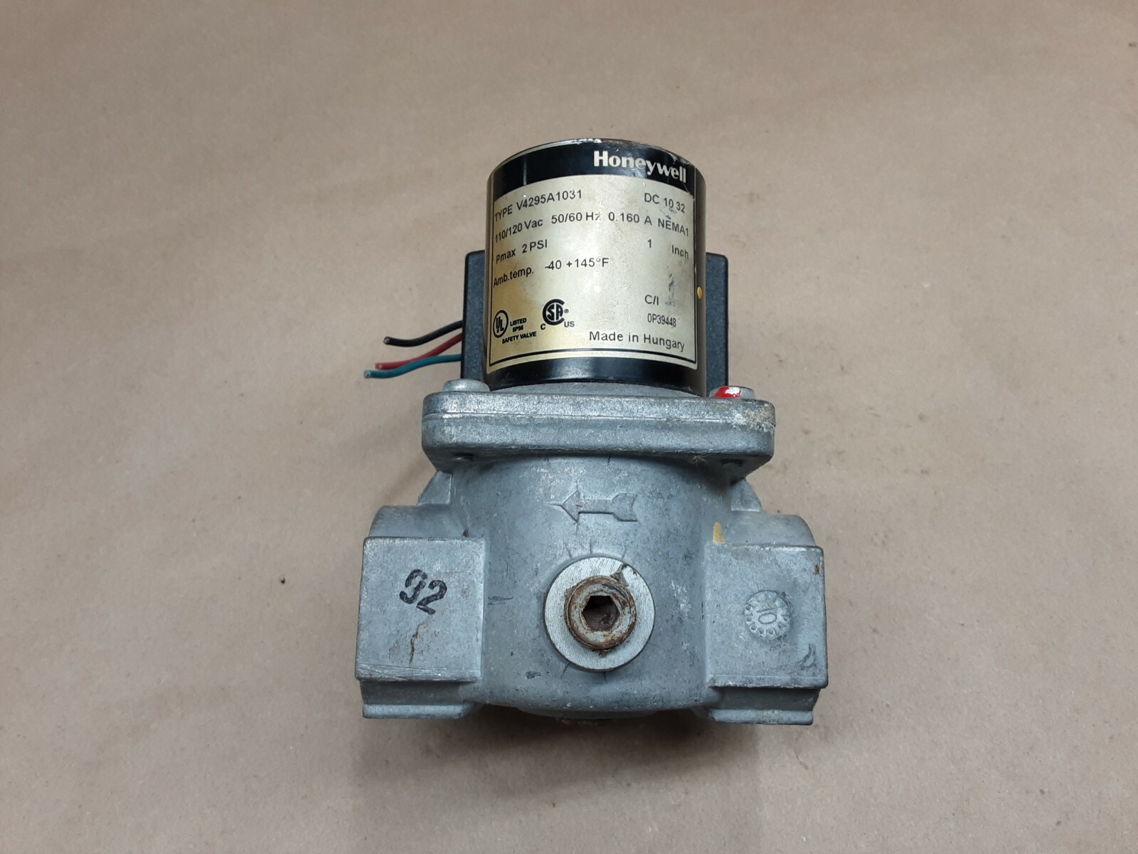 HONEYWELL V4295A1031 110/120 2PSI SOLENOID GAS VALVE #1015D17PR5