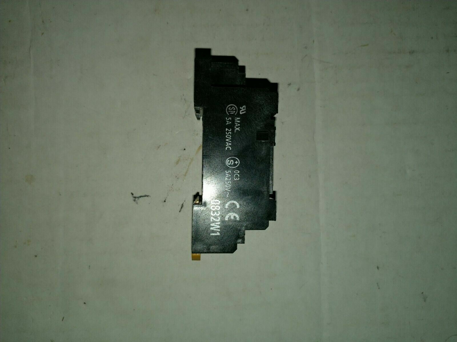 OMRON 0832W1 5A 250VAC 2-M4X10 PYF14A-E RELAY BASE SOCKET …EACH