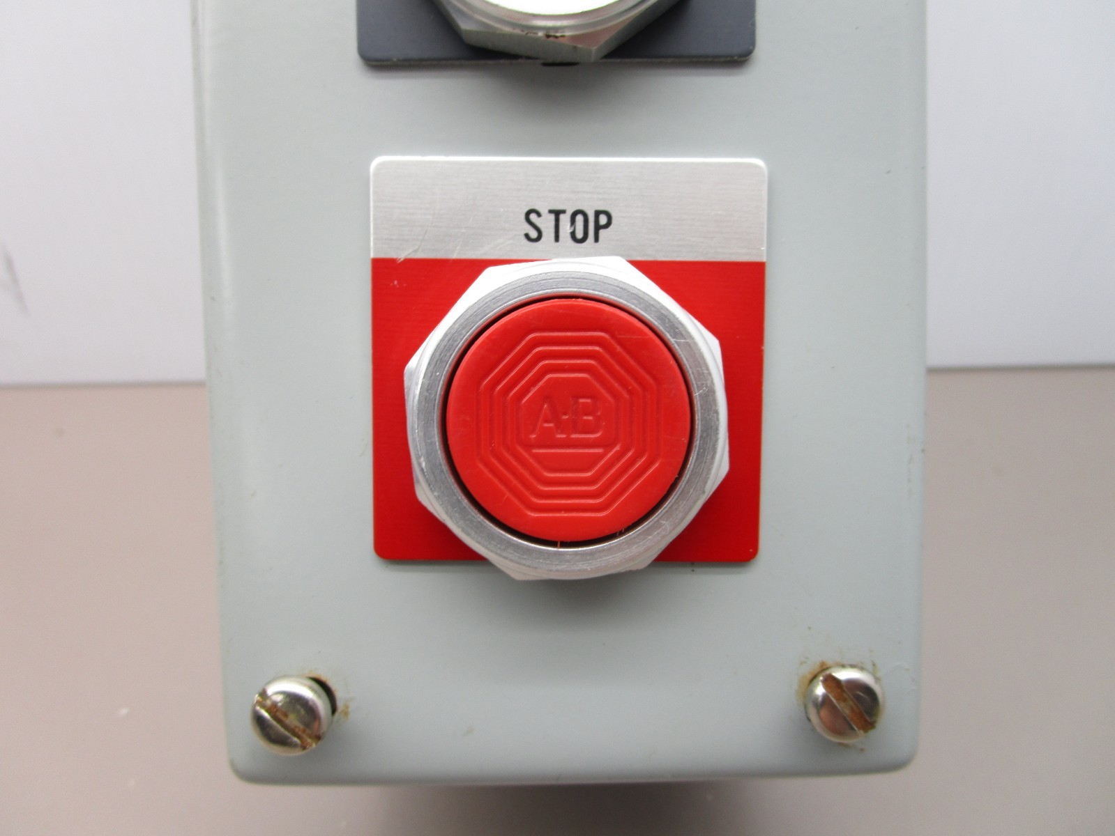 Hoffman E-3PB Push Button Enclosure with Switches ON-OFF-ON / Start / Stop