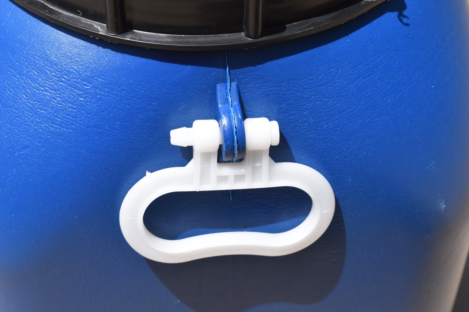 8 GALLON STORAGE CONTAINER Barrel Drum Heavy Blue Plastic Screw Top Handles B98