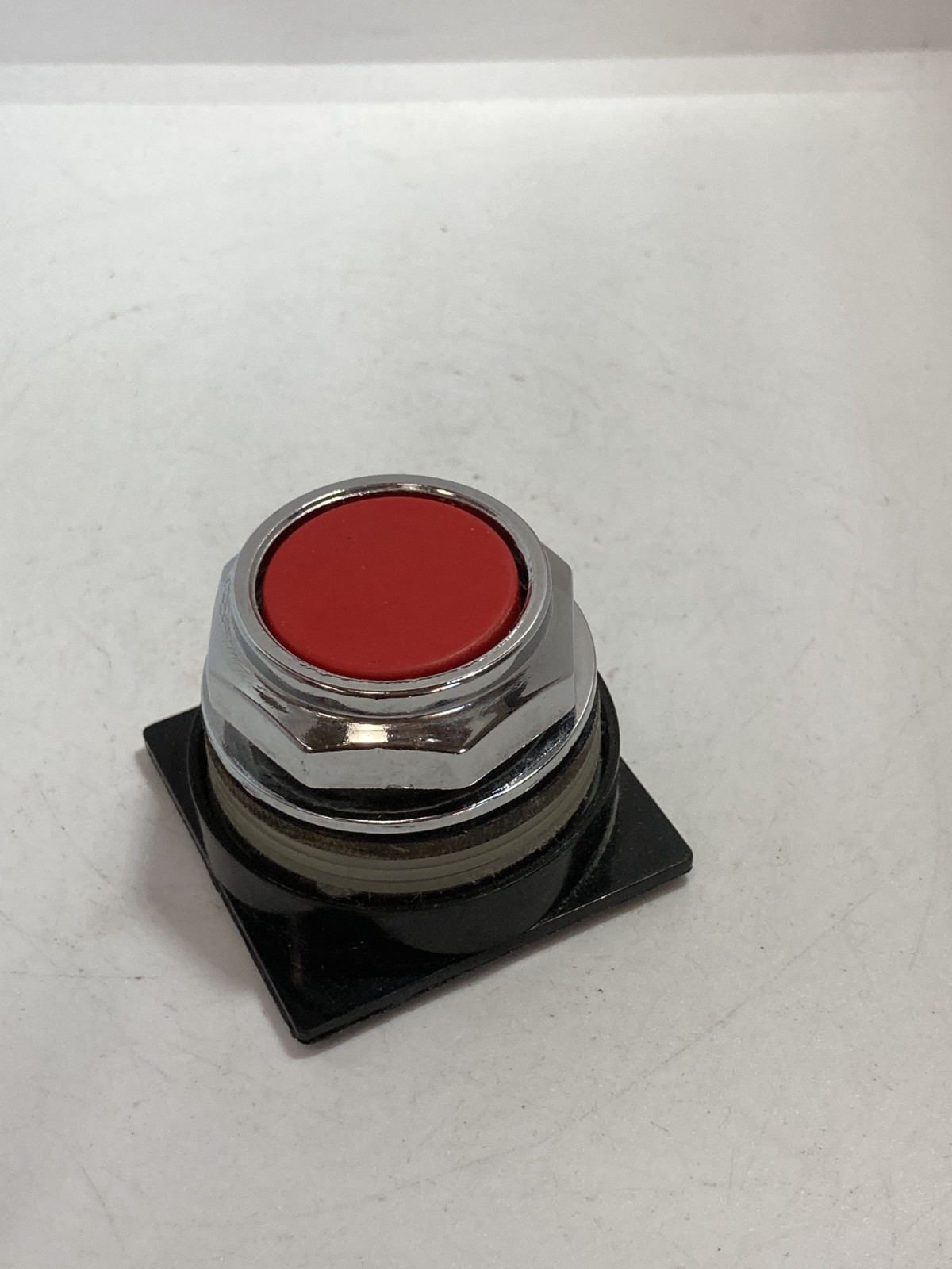 GENERAL ELECTRIC CR104PBG00R1 PUSHBUTTON OPERATOR RED FLUSH 30MM