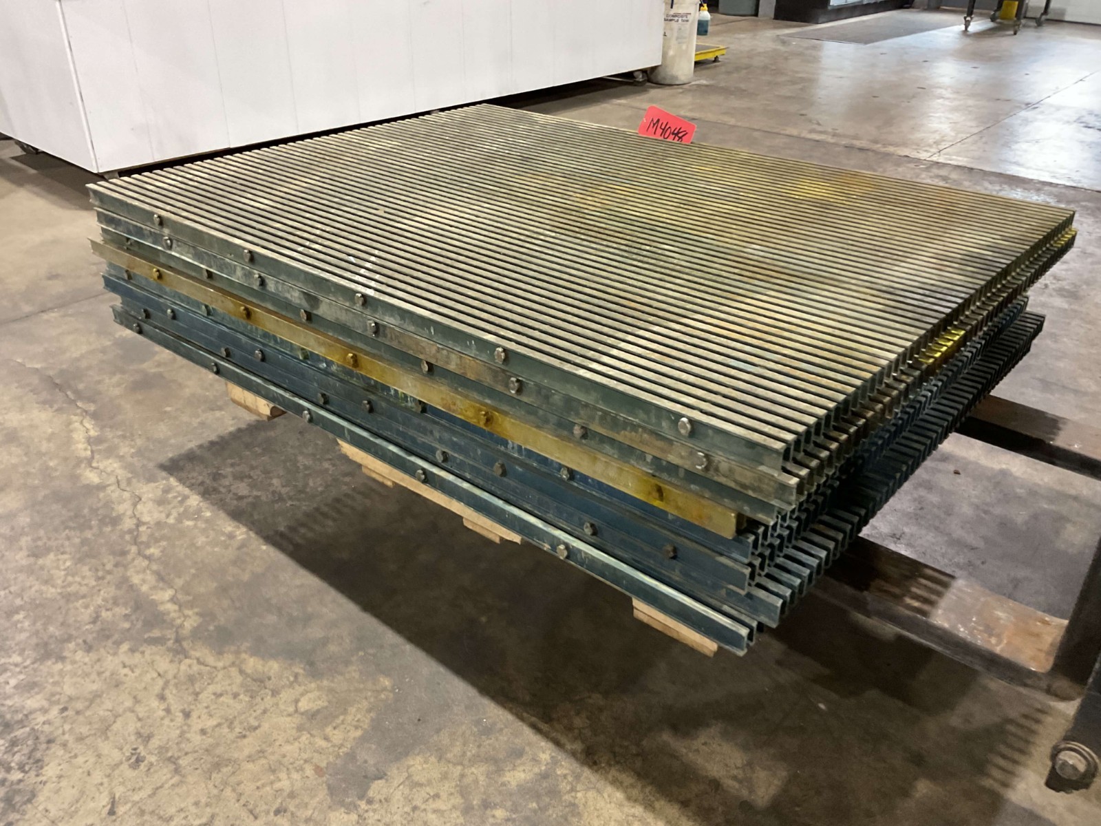 Pultruded Fiberglass Grating (1 Lot of 8) M4048