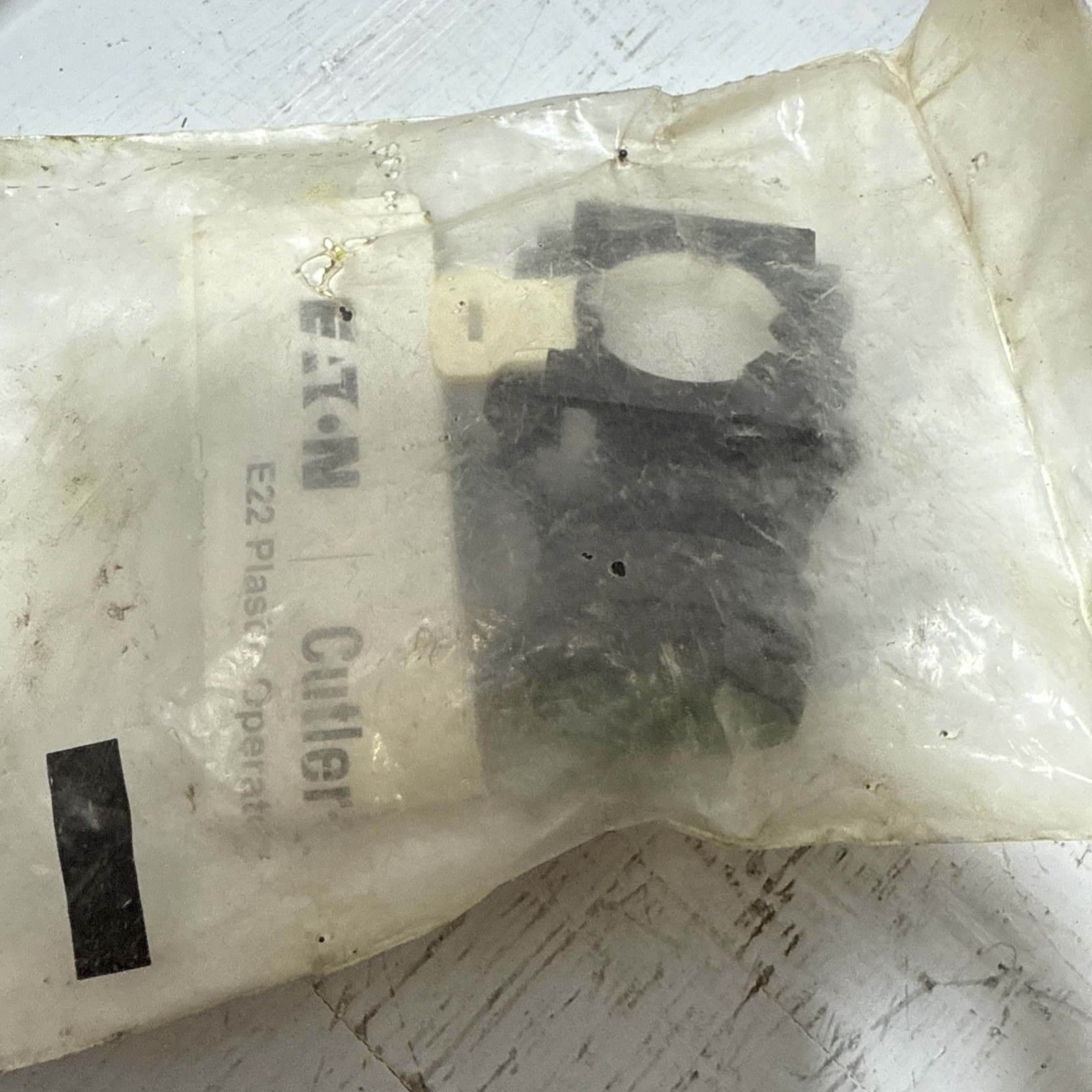 NEW Eaton E22PB3 Cutler Hammer Non-Illum. Flush Pushbutton 25mm Ser A1 C-H NIB