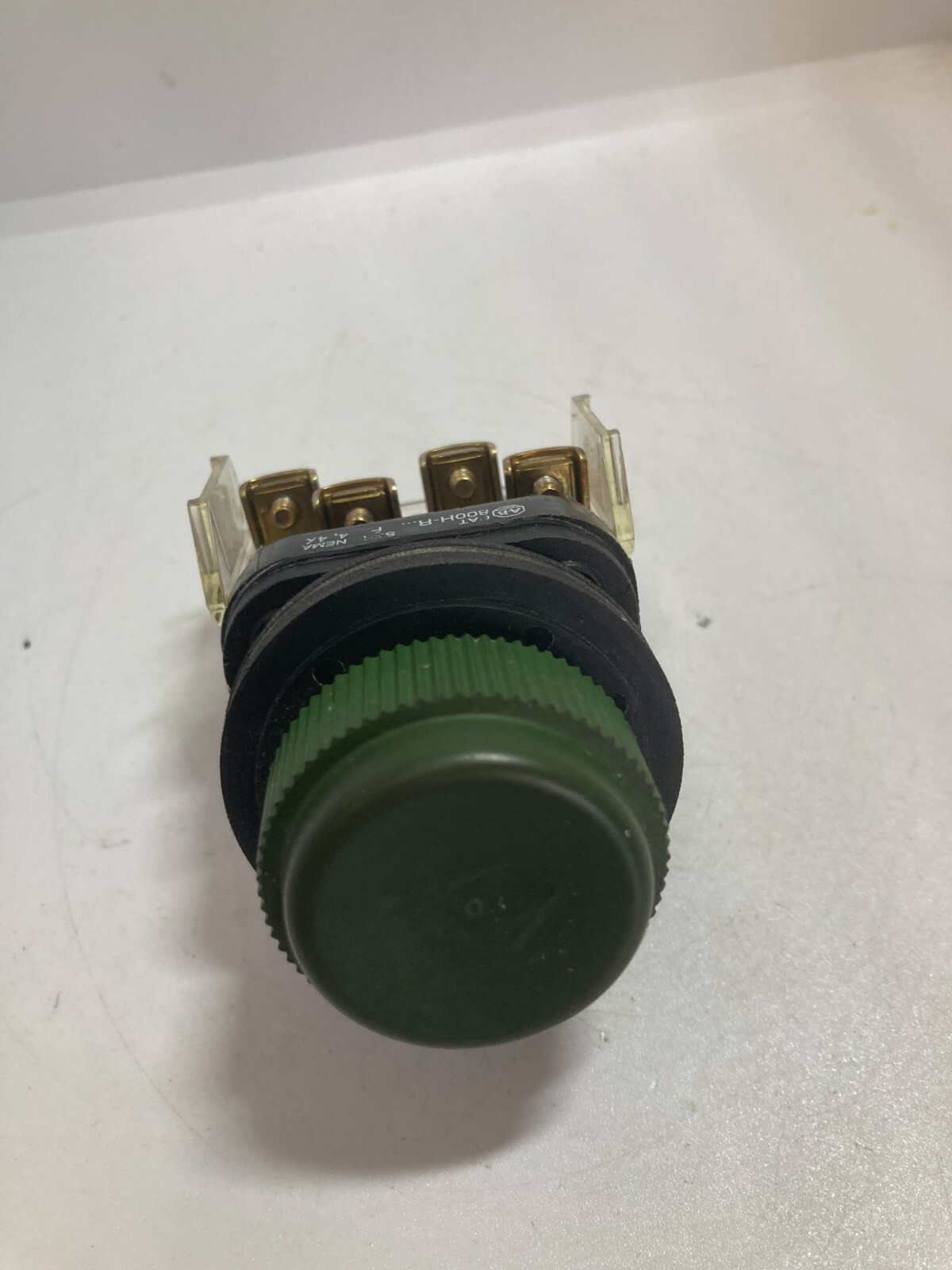 ALLEN BRADLEY 800H-R1A PUSHBUTTON BOOTED GREEN 1NO/1NC SERIES F