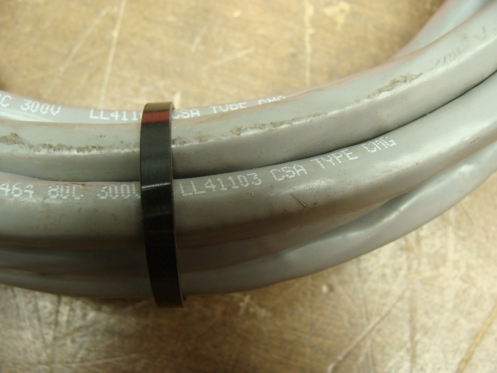 AMP DATA CABLE 37 PIN E138031 TYPE CM AWM 22 AWG 2464 15 FEET LONG