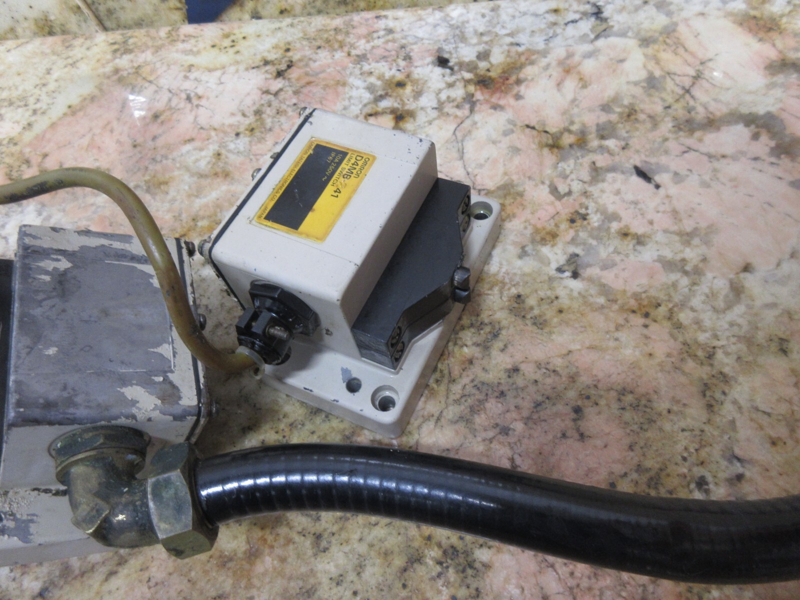 OMRON LIMIT SWITCH D4MB-241 IP67 NAKAMURA SLANT JUNIOR LIMIT SWITCH EACH 1