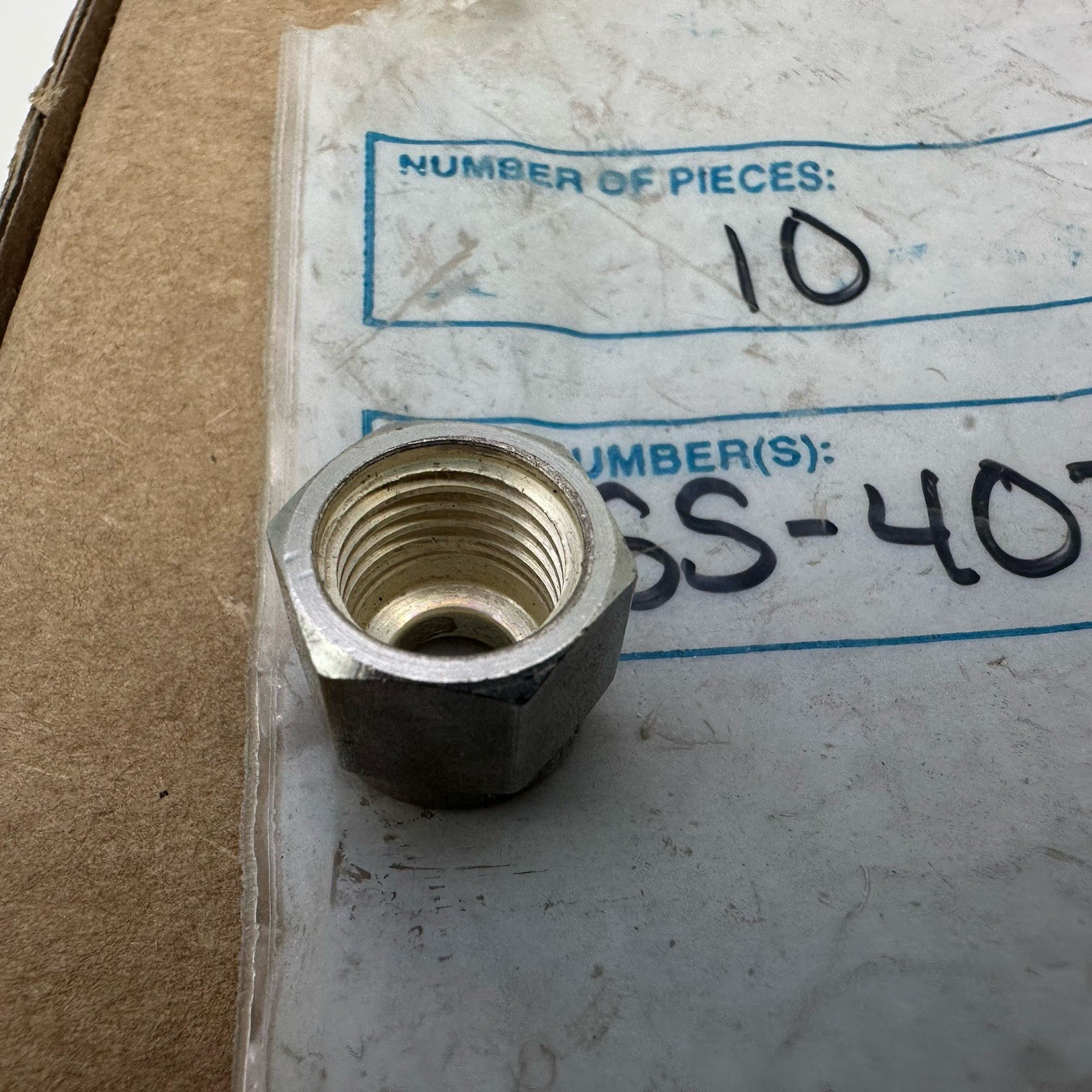 LOT OF 5 NEW NO BOX! SWAGELOK 1/4″ TUBE OD NUTS SS-402-1