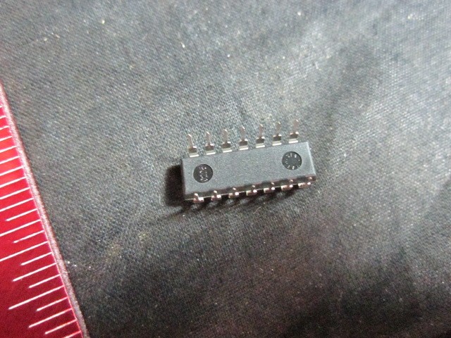 TEXAS INSTRUMENTS SN7400N IC 7400 PN 6100026 QUADRUPLE 2-INPUT POSITIVE-NAND GAT