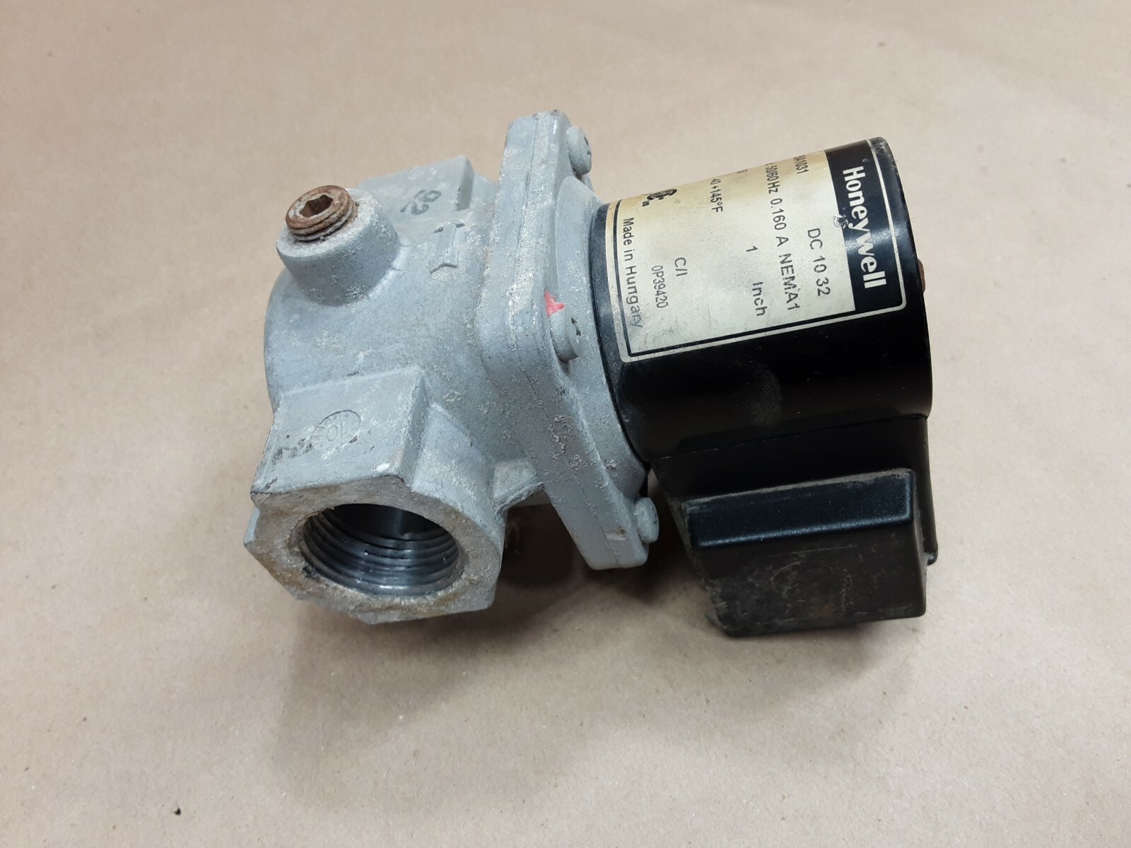 HONEYWELL V4295A1031 110/120 2PSI SOLENOID GAS VALVE #1009D17PR5