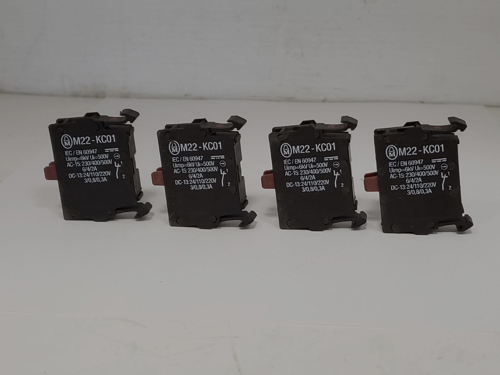 EATON M22-KC01 CONTACT BLOCK 230-500V 24-200V DC 1NC (LOT OF 4) NNB