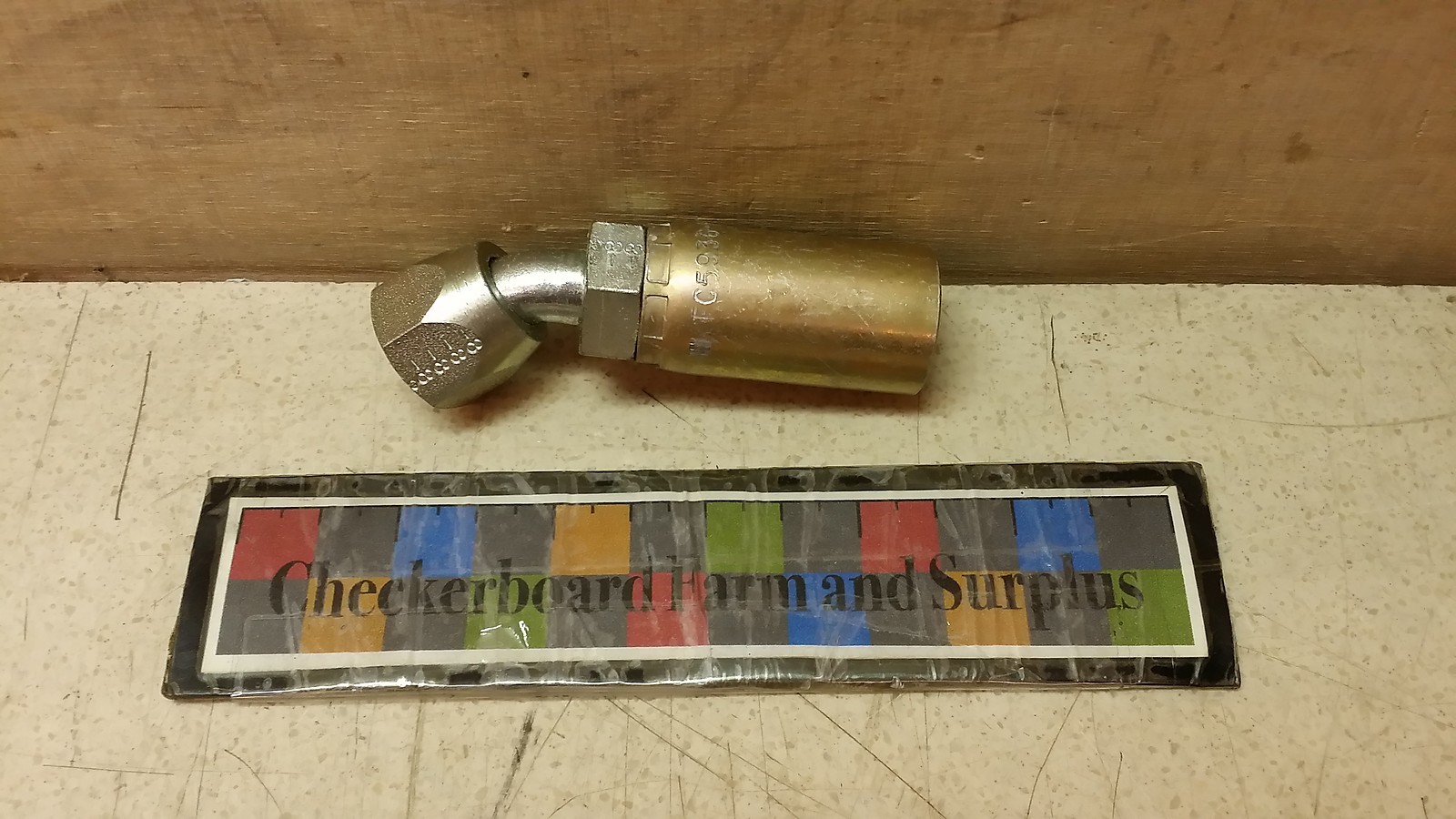 NOS Eaton Elbow Fitting Female Universal Swivel 45° 1/2″ FC5936-0808S 2CK212