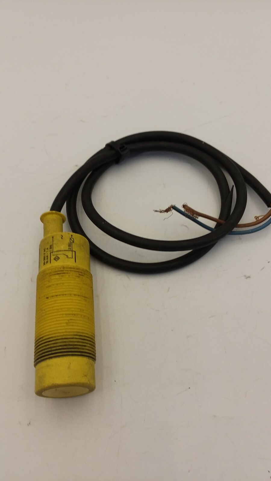 ELECTROMATIC EC3015TBCP PROXIMITY SWITCH CAPACITIVE 20-250 VAC 45-65 HZ