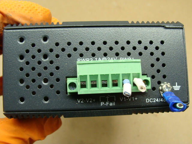 ADVANTECH 5-PORT INDUSTRIAL UNMANAGED ETHERNET SWITCH W/4-PORT PoE EKI-2525PA