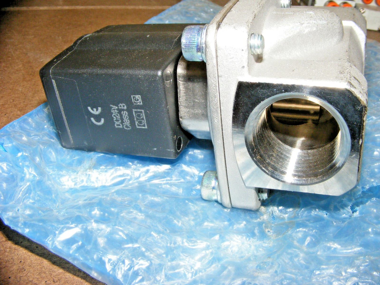 SMC VXZ2350L-06T-5DZ1 Valve NOS (a66)