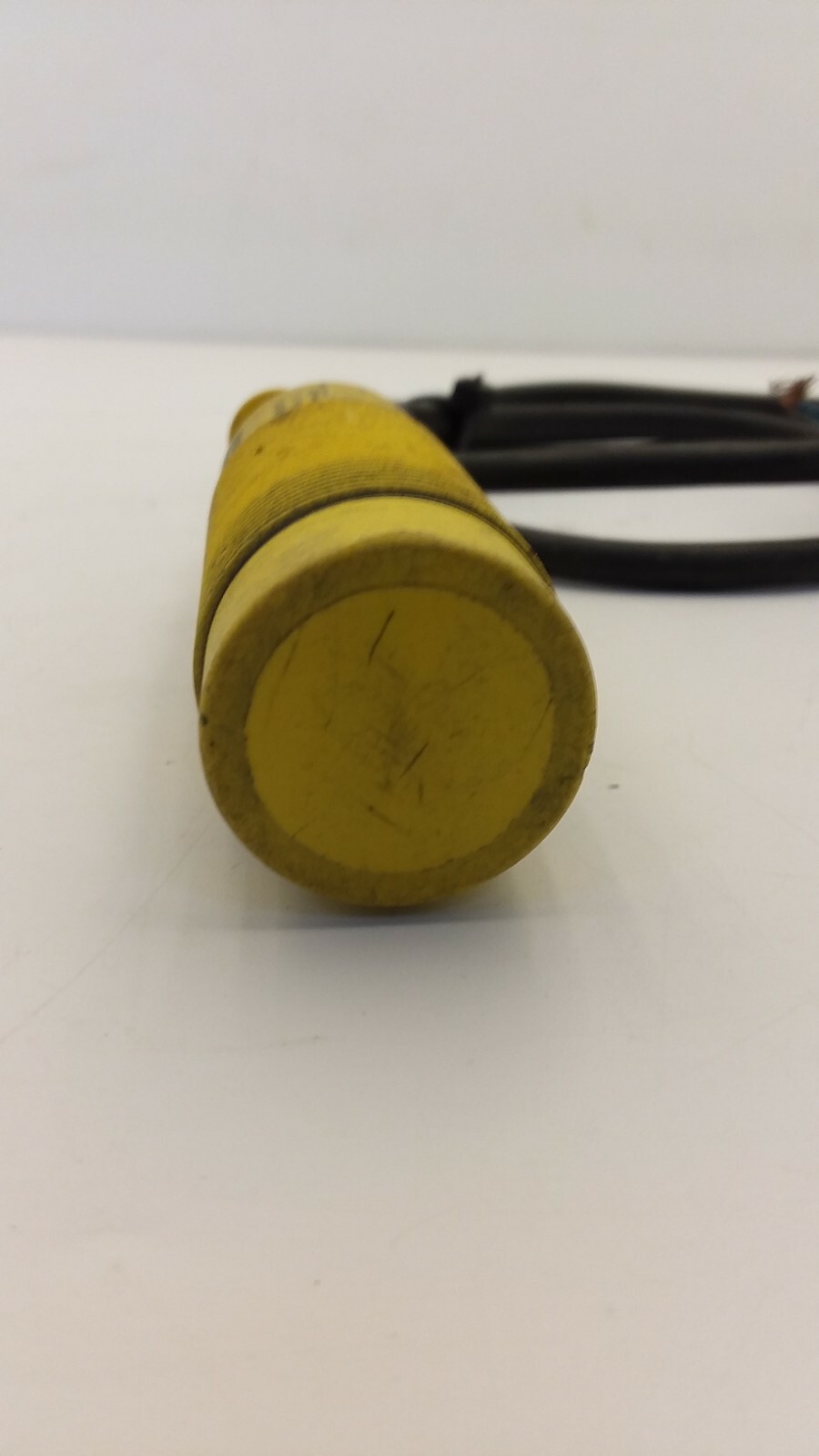 ELECTROMATIC EC3015TBCP PROXIMITY SWITCH CAPACITIVE 20-250 VAC 45-65 HZ