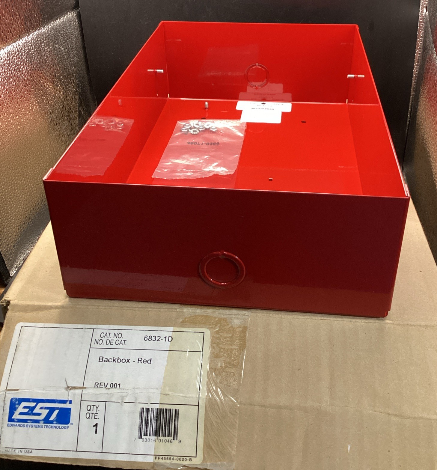 6832-1D EST Back Box Red ⚪️