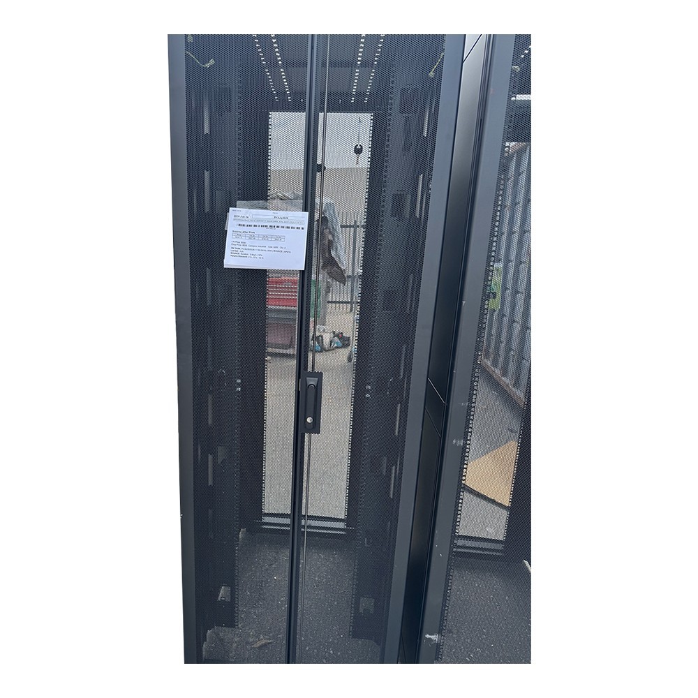 APC AR3157 48U Wide Server Rack 1070 x 750mm NetShelter SX Cabinet 48 RU Black