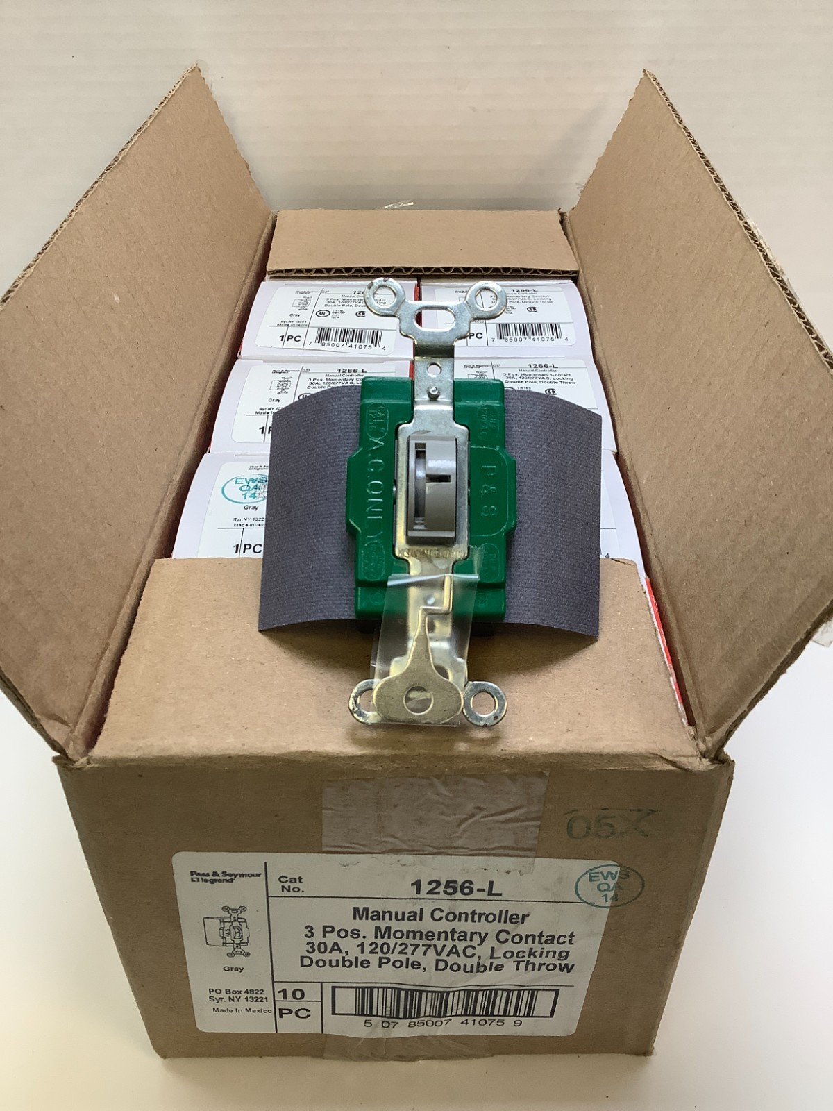 Legrand 1256L Manual Controller, 3Pos. Momentary Contact, 30A, 120/277VAC, 10pk
