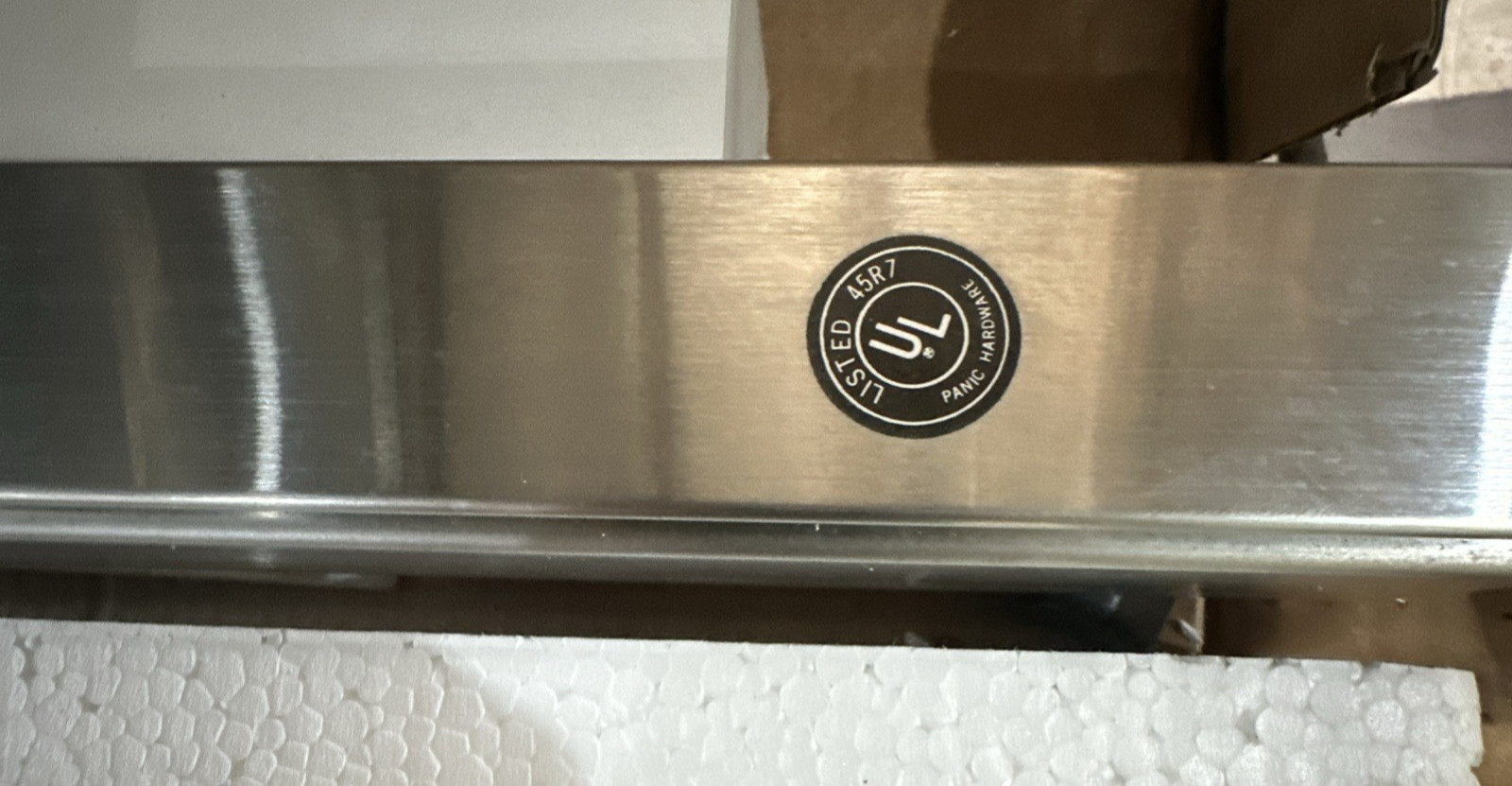 Modern SS Pushbar Type Rim Panic Exit Device For Doors Up to 36″ ED-S551