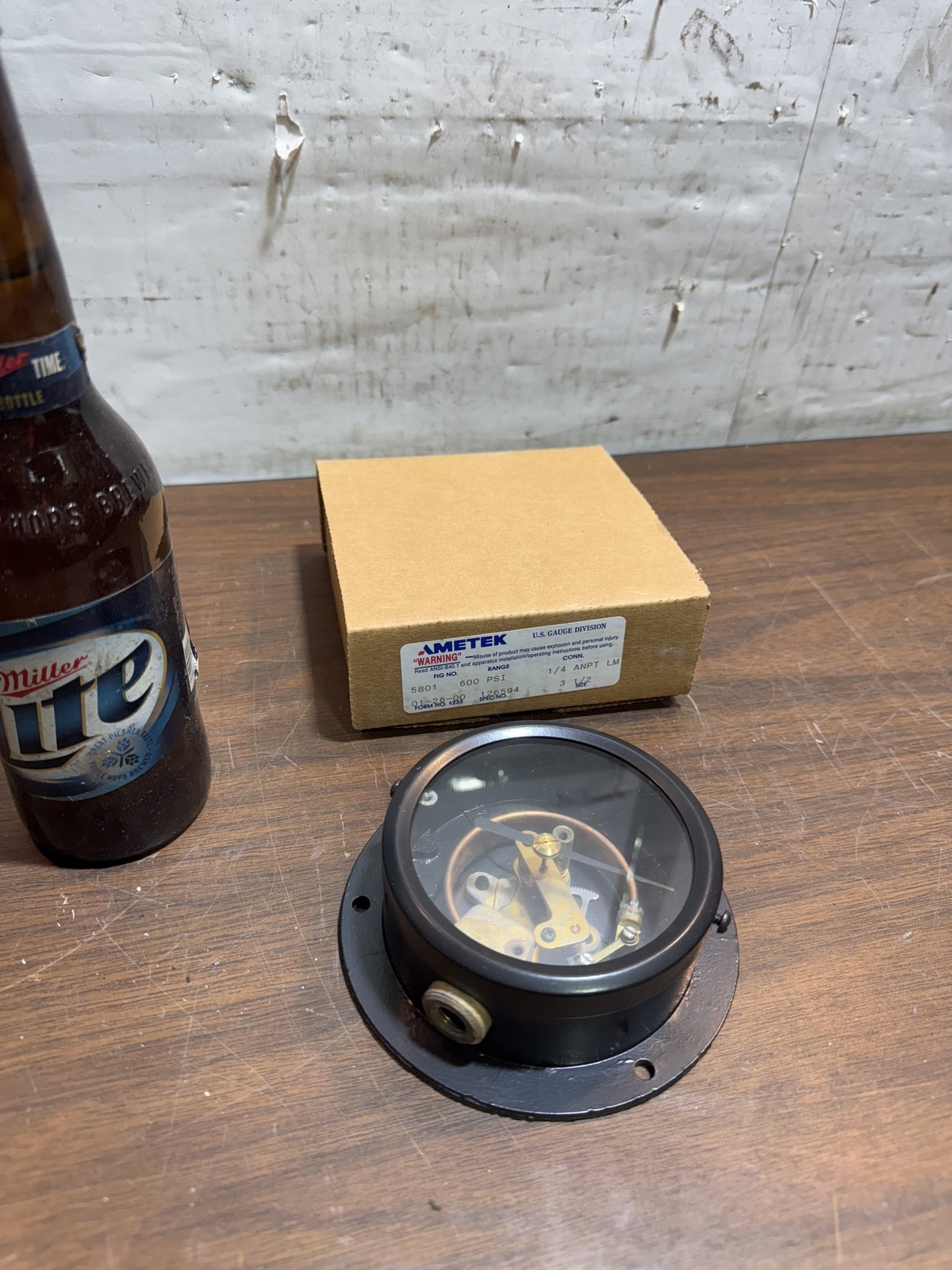 AMETEK U.S.Gauge 5801 Pressure Gauge 3.5in 600 PSI 1/4 ANPT LM INV=32805