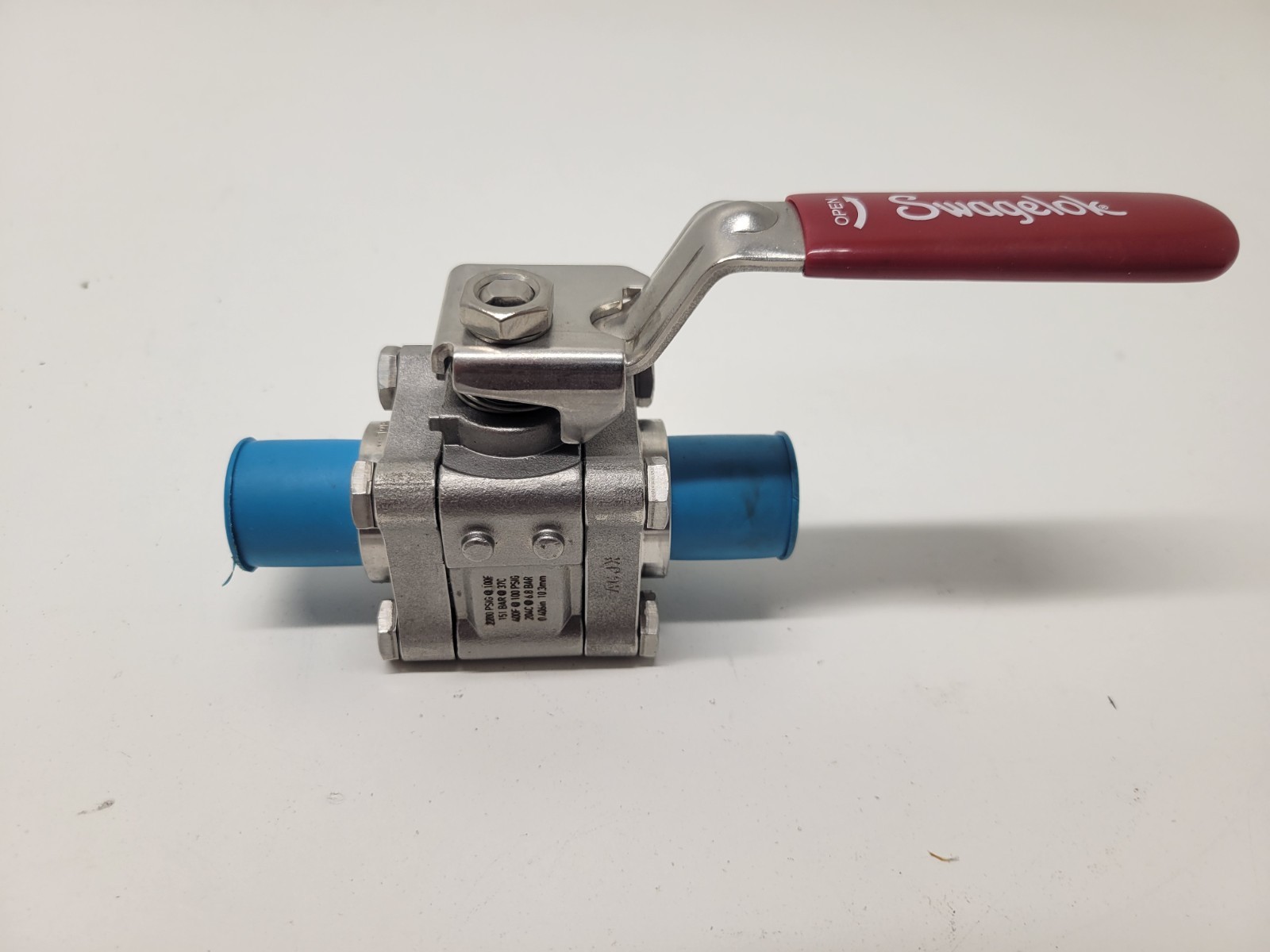NEW OLD STOCK! SWAGELOK SS BALL VALVE SS-A63TVCR8