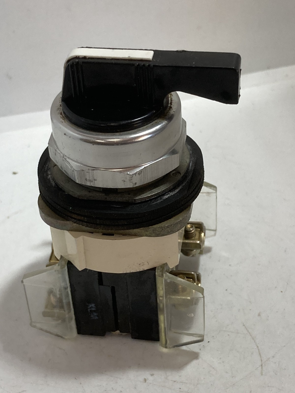 ALLEN BRADLEY 800T-J20KE7B SELECTOR SWITCH 3 POS SPRING RET 2NO/2NC SERIES T