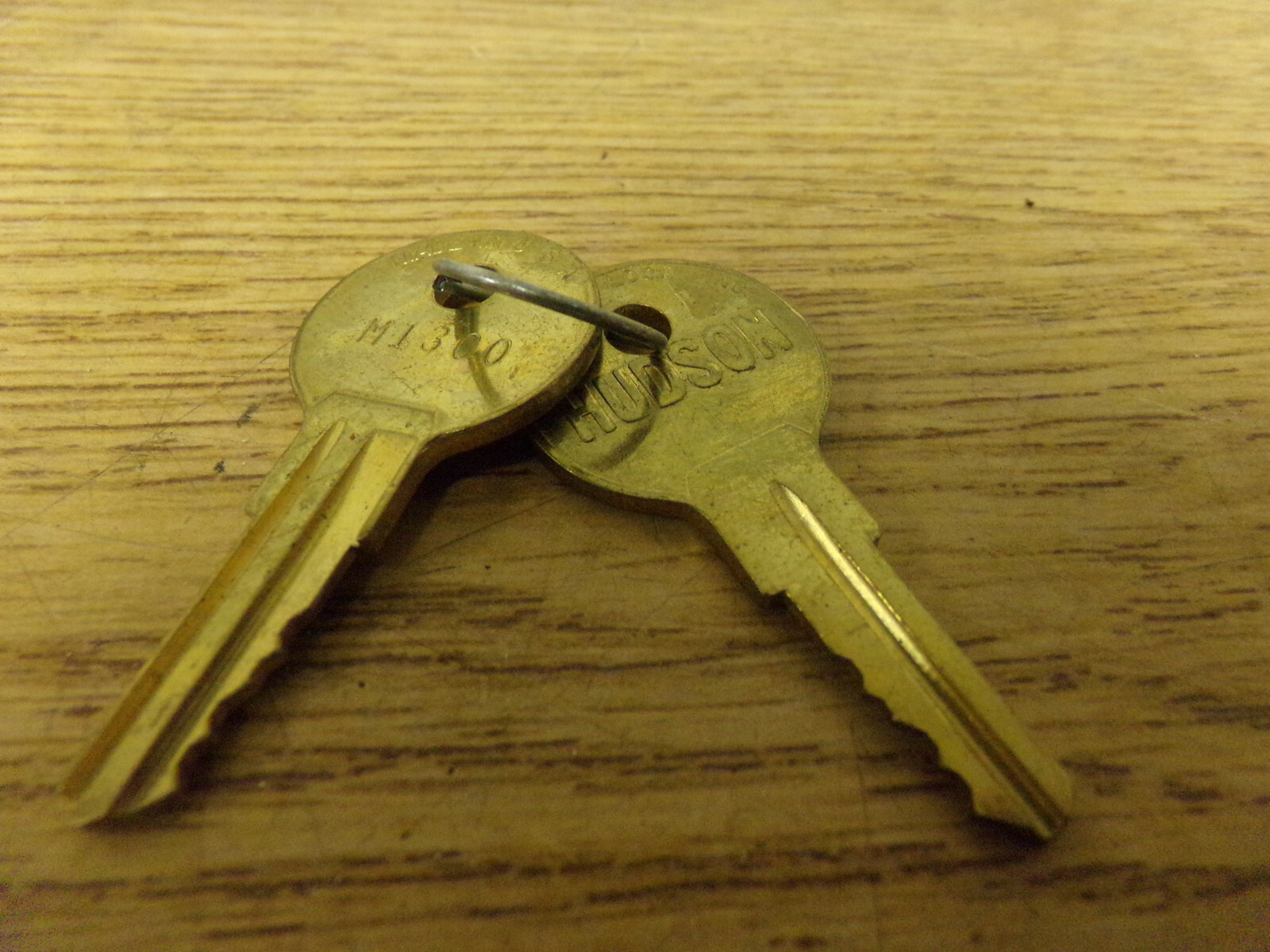 NEW Hudson Filing Cabinet/Desk Keys Set of 2 M1300 *FREE SHIPPING*