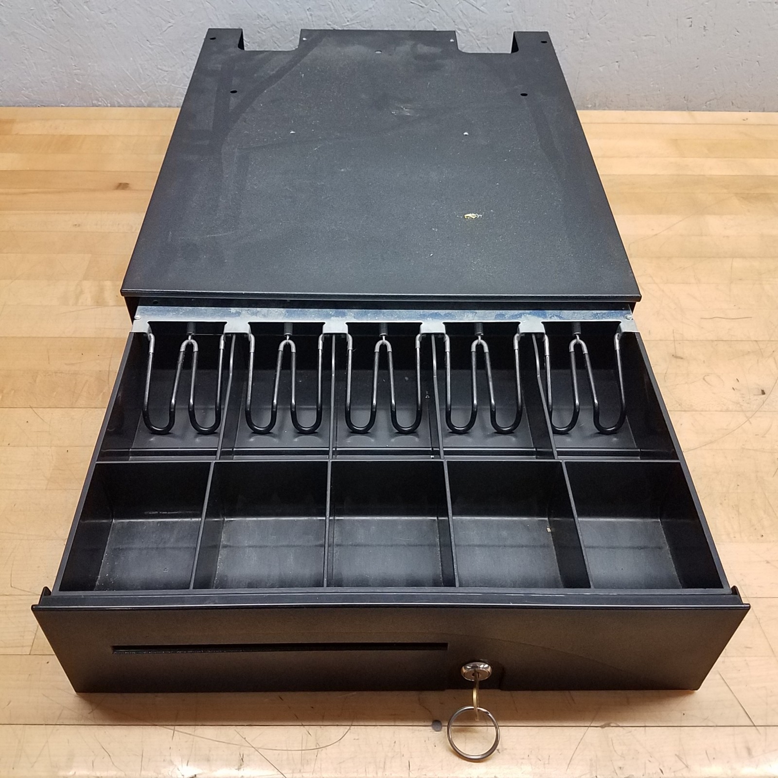 APG T320-BL16195 Cash Drawer, Black – USED