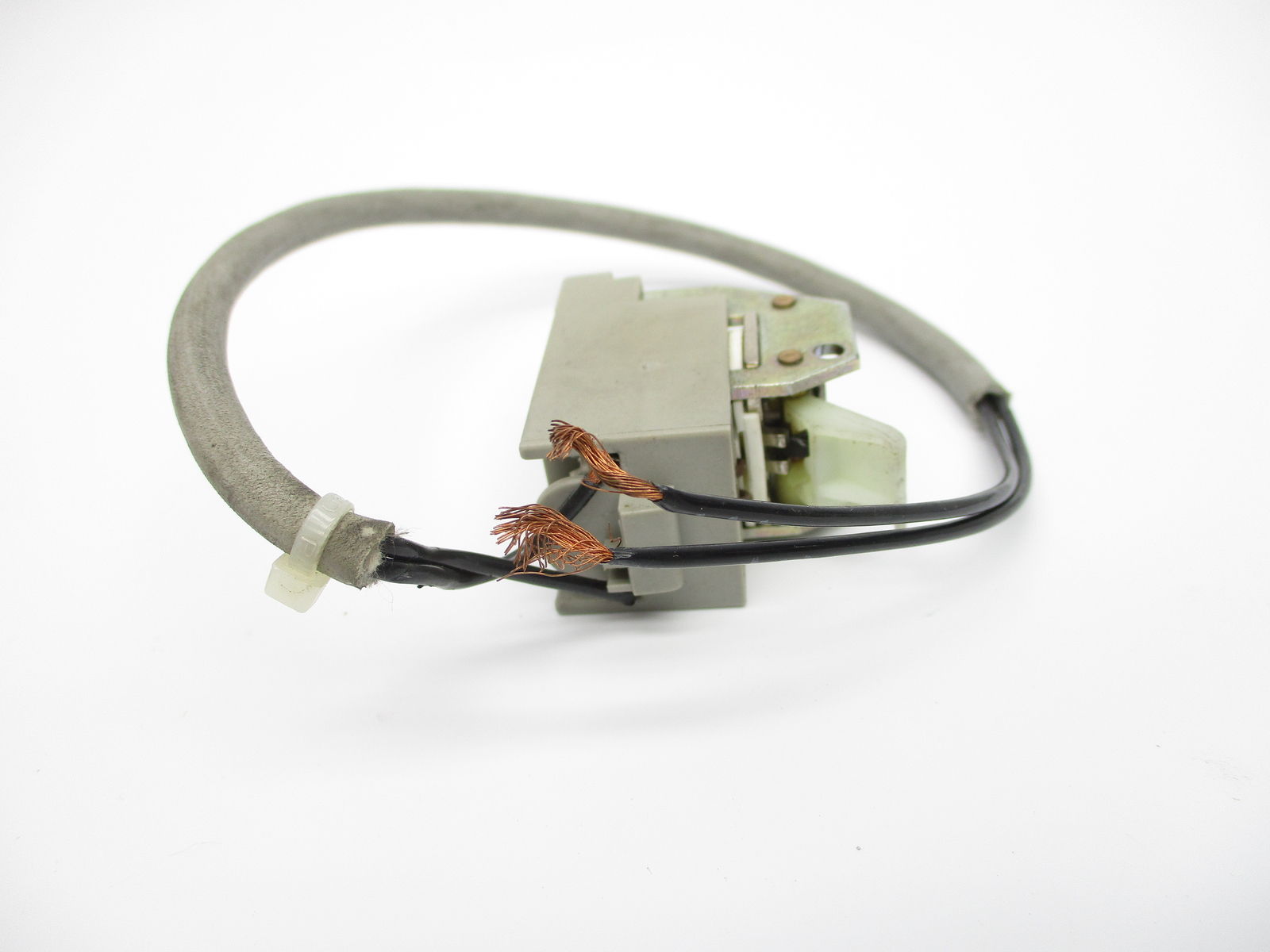 SCHNEIDER ELECTRIC 28082 220/240V NSMP