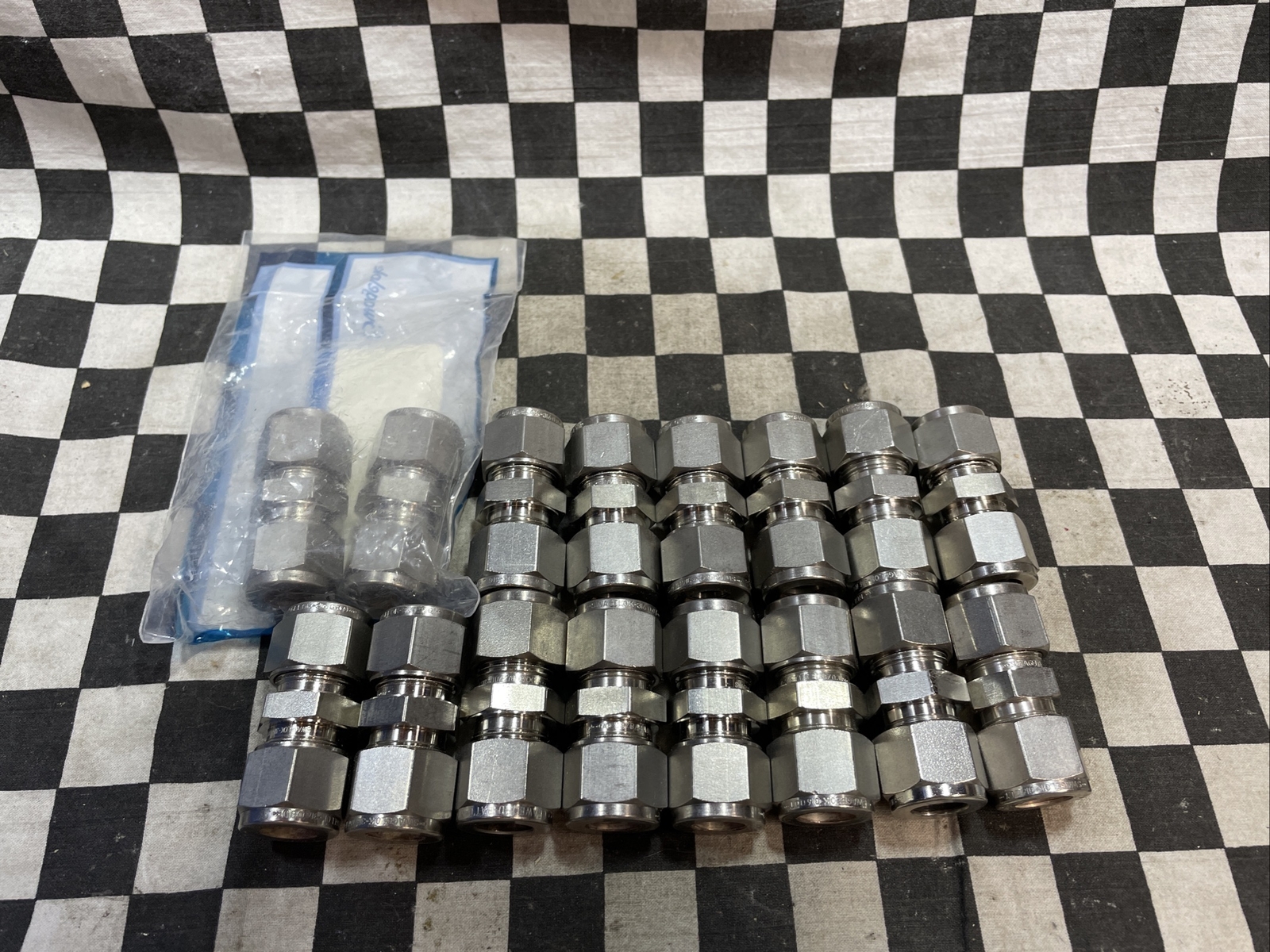 SWAGELOK SS-810-6, SS8106, UNION 1/2″, LOT OF 16, SHIPSAMEDAY#1326V5