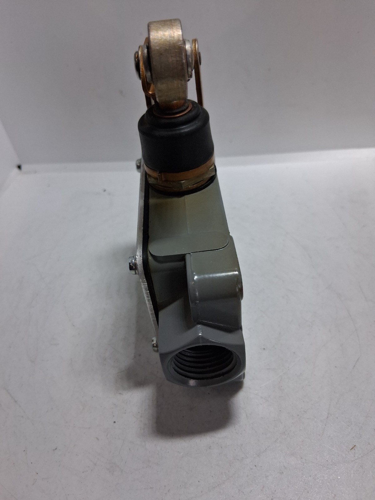 HONEYWELL BAF1 2RN2-LH LIMIT SWITCH 20A 125/250 OR 480VAC ROLLER ACTUATOR NNB
