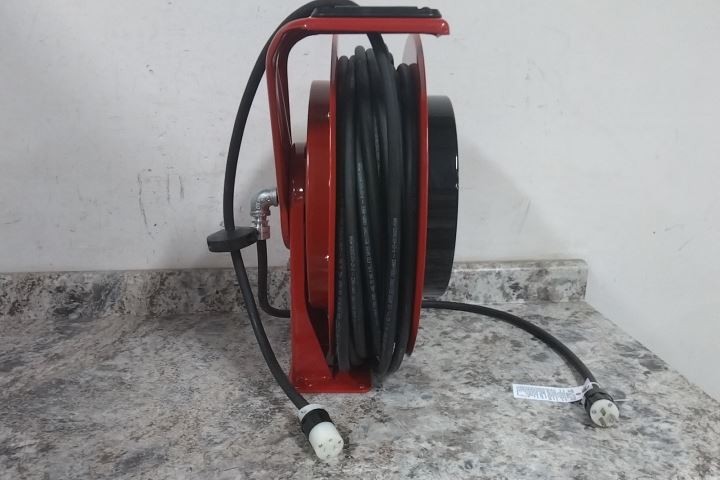 Reelcraft L 70100 123 3A 100 Ft L 120VAC Spring Retract Extension Cord Reel
