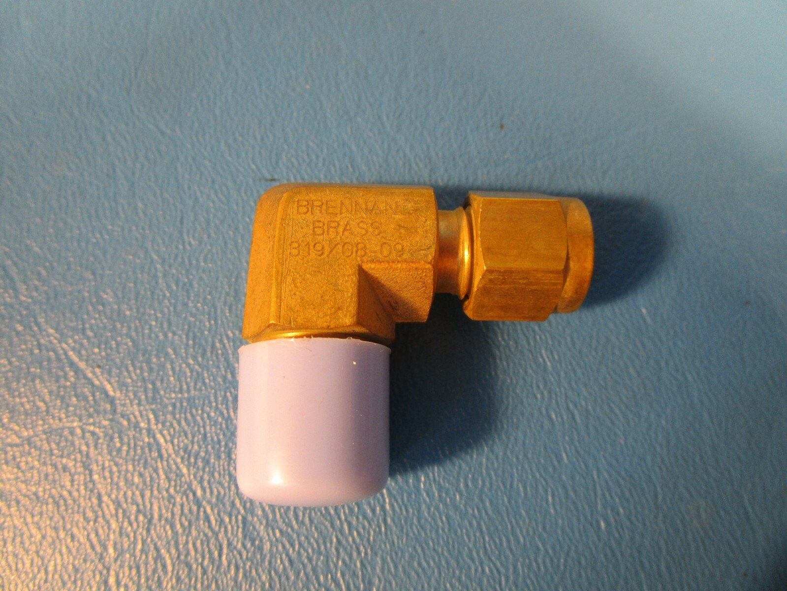 Lot of 4, Brennan NS2501-04-04-B, 90 Degree Elbow 1/4″ x 1/4″ Male Flare Brass